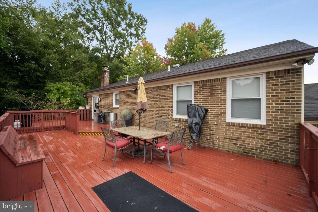 TANTALLON SQUARE - Residential Lease