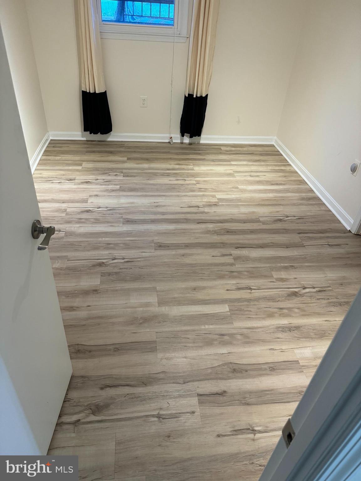 TANTALLON SQUARE - Residential Lease