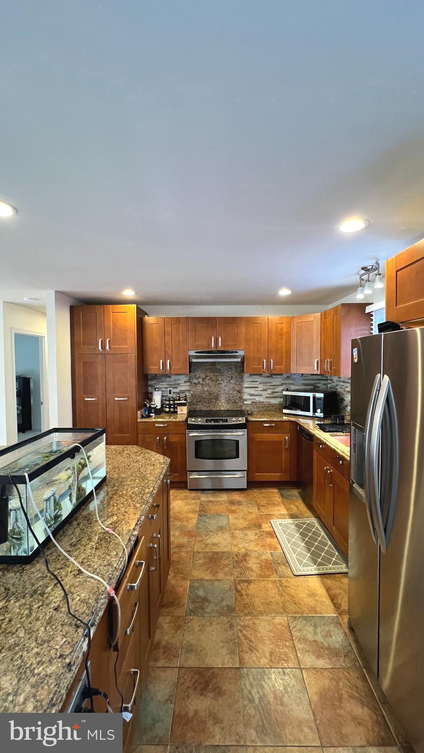 TANTALLON SQUARE - Residential Lease