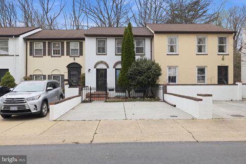 Townhouse For Sale - 2938 Espana Court<br/> Fairfax County, FAIRFAX, VA 22031