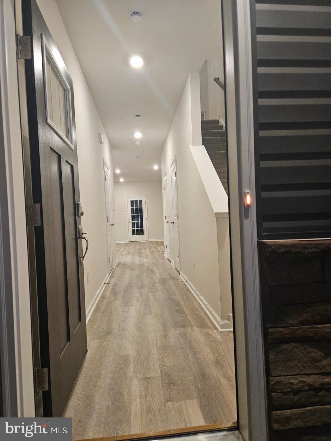 8 ELLIOT LANE