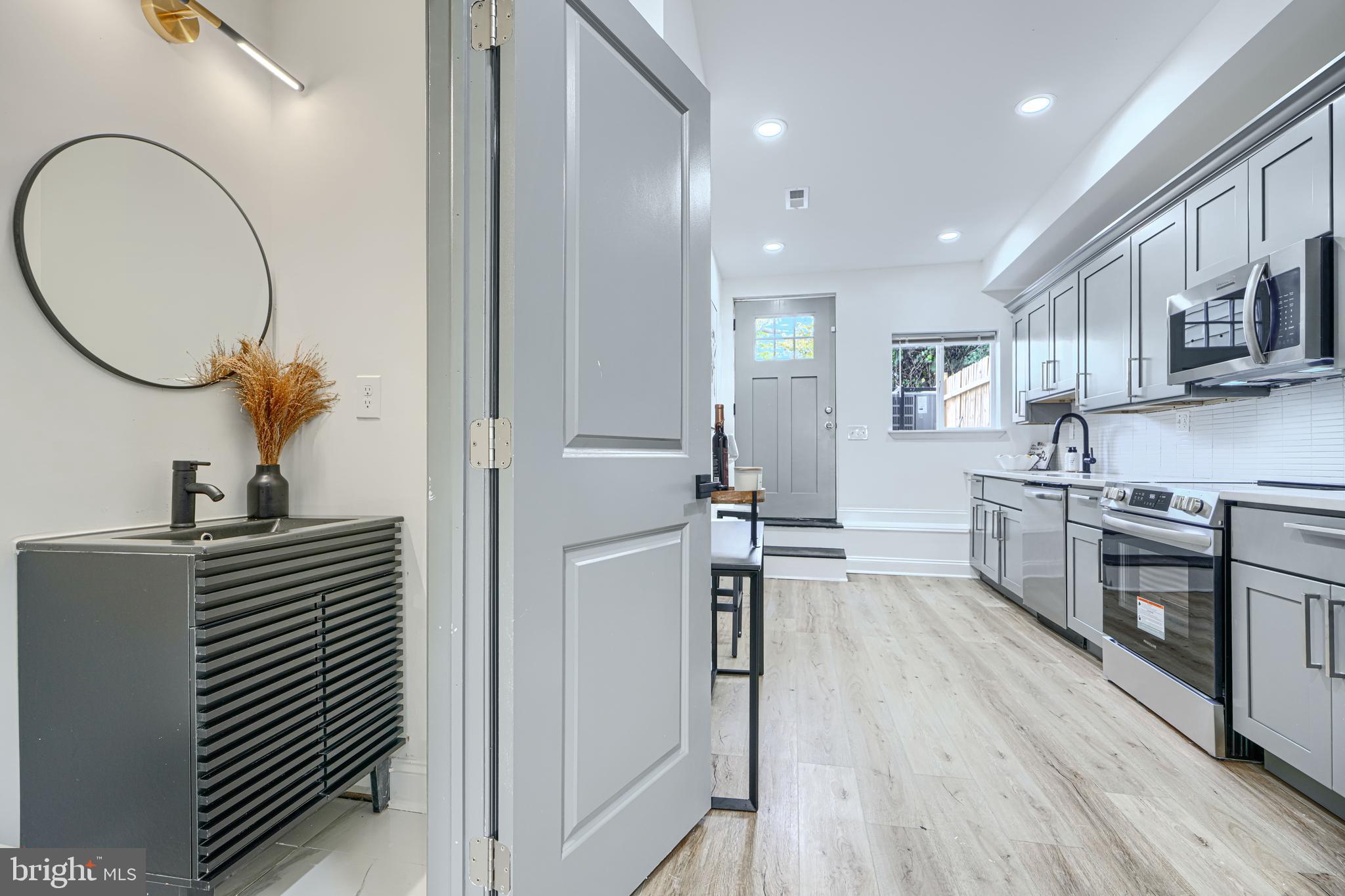 BROADWAY EAST - Residential