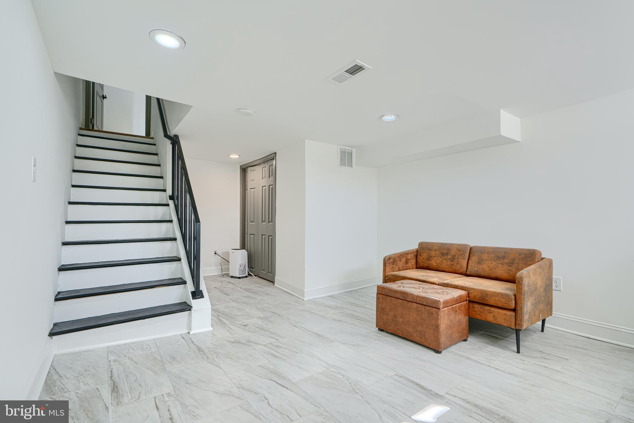 BROADWAY EAST - Residential