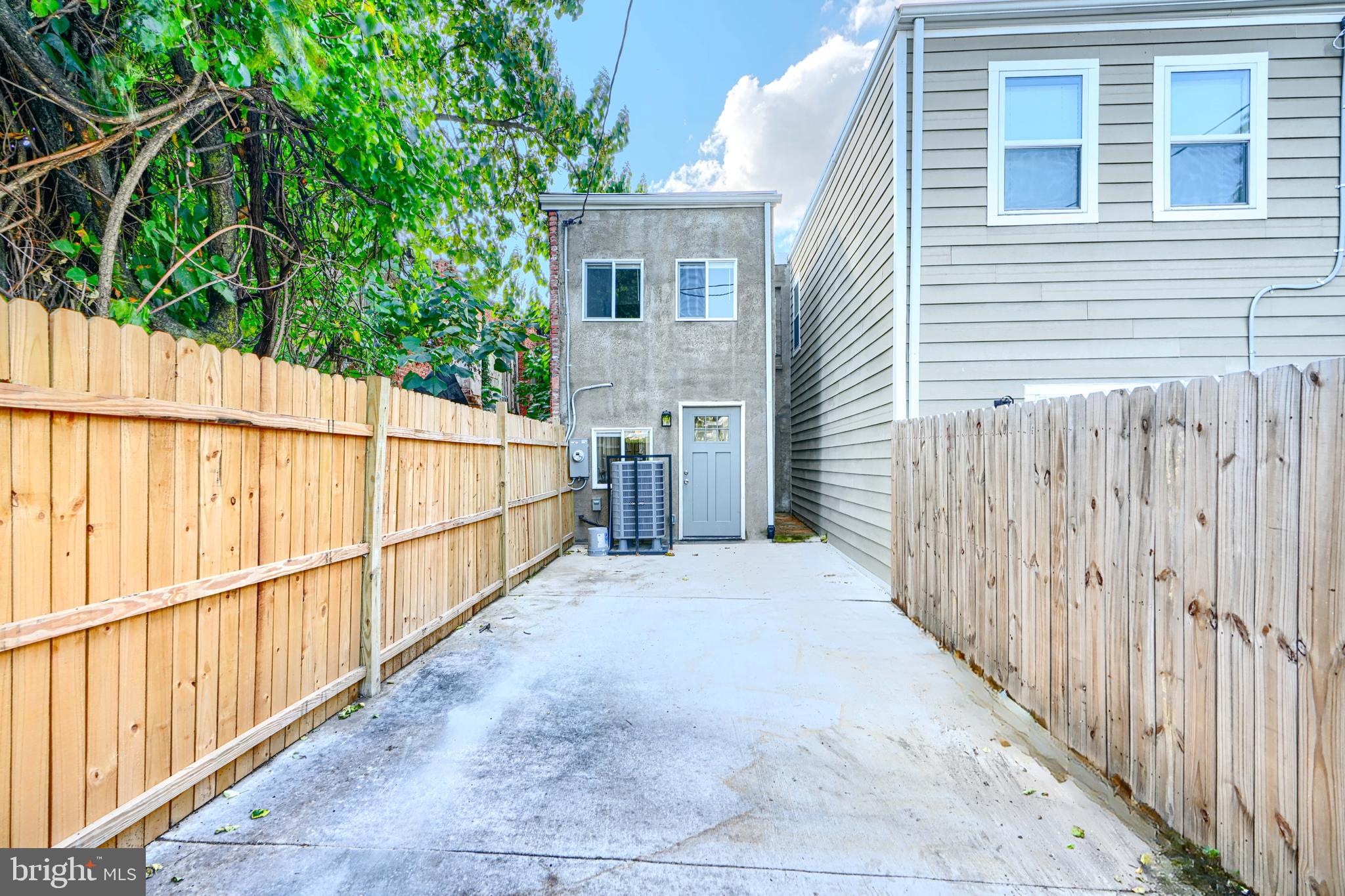 BROADWAY EAST - Residential