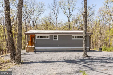 275 Oak Forest Lane, Berkeley Springs, WV MLS: WVMO2005972