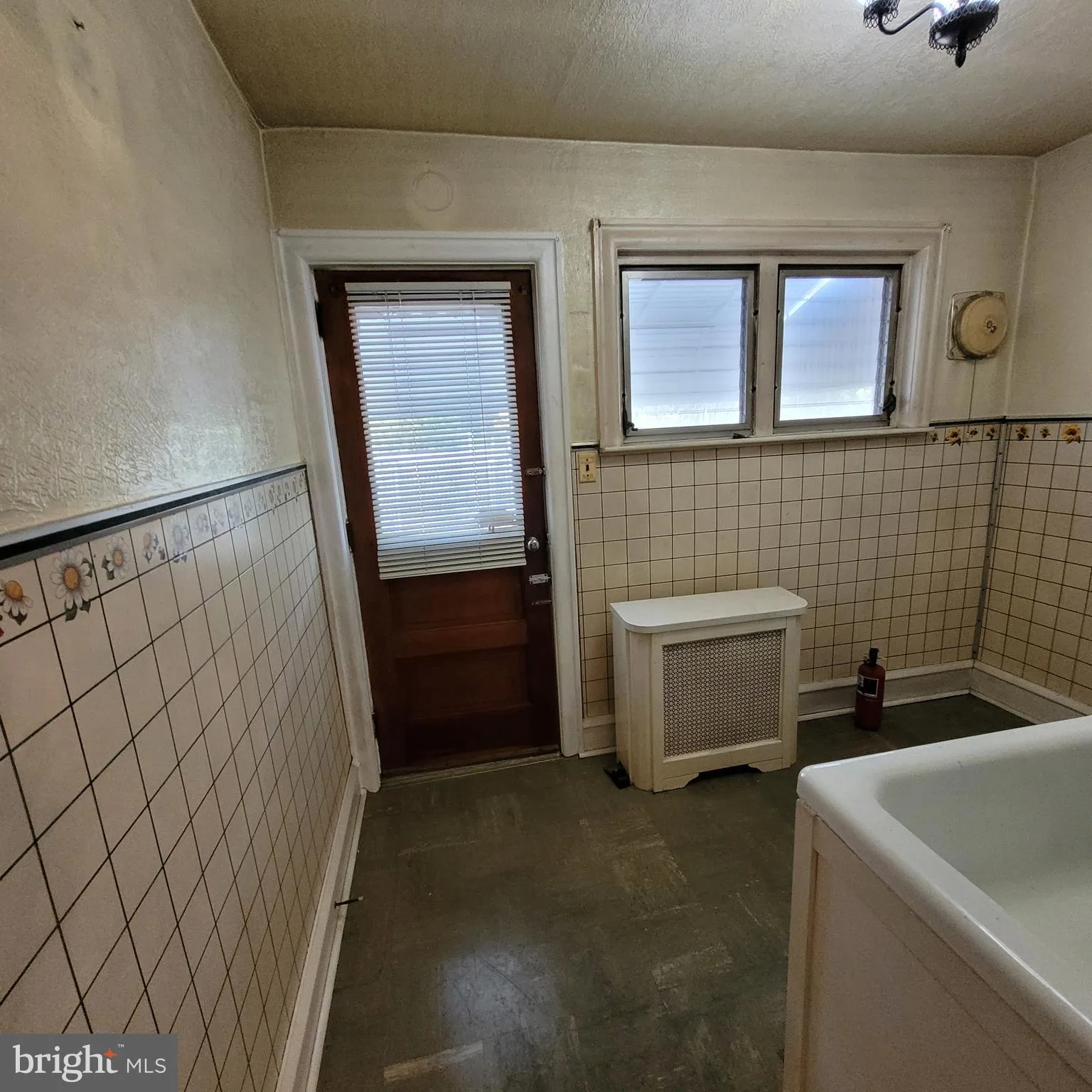 Philadelphia, Pennsylvania 19134, United States, 3 Bedrooms Bedrooms, ,1 BathroomBathrooms,Residential,Pending,27353