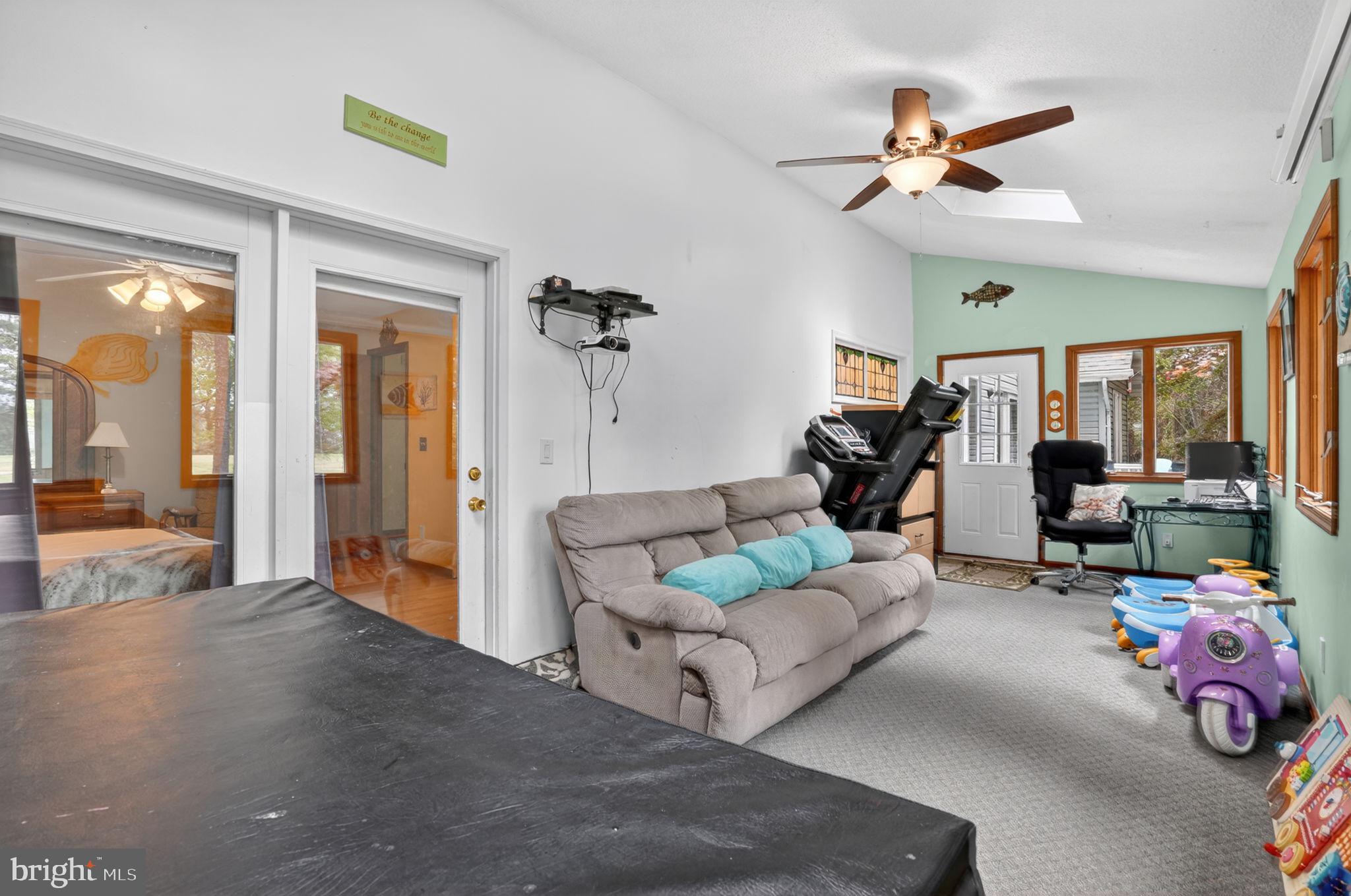 CAPTAIN'S COVE - Residential