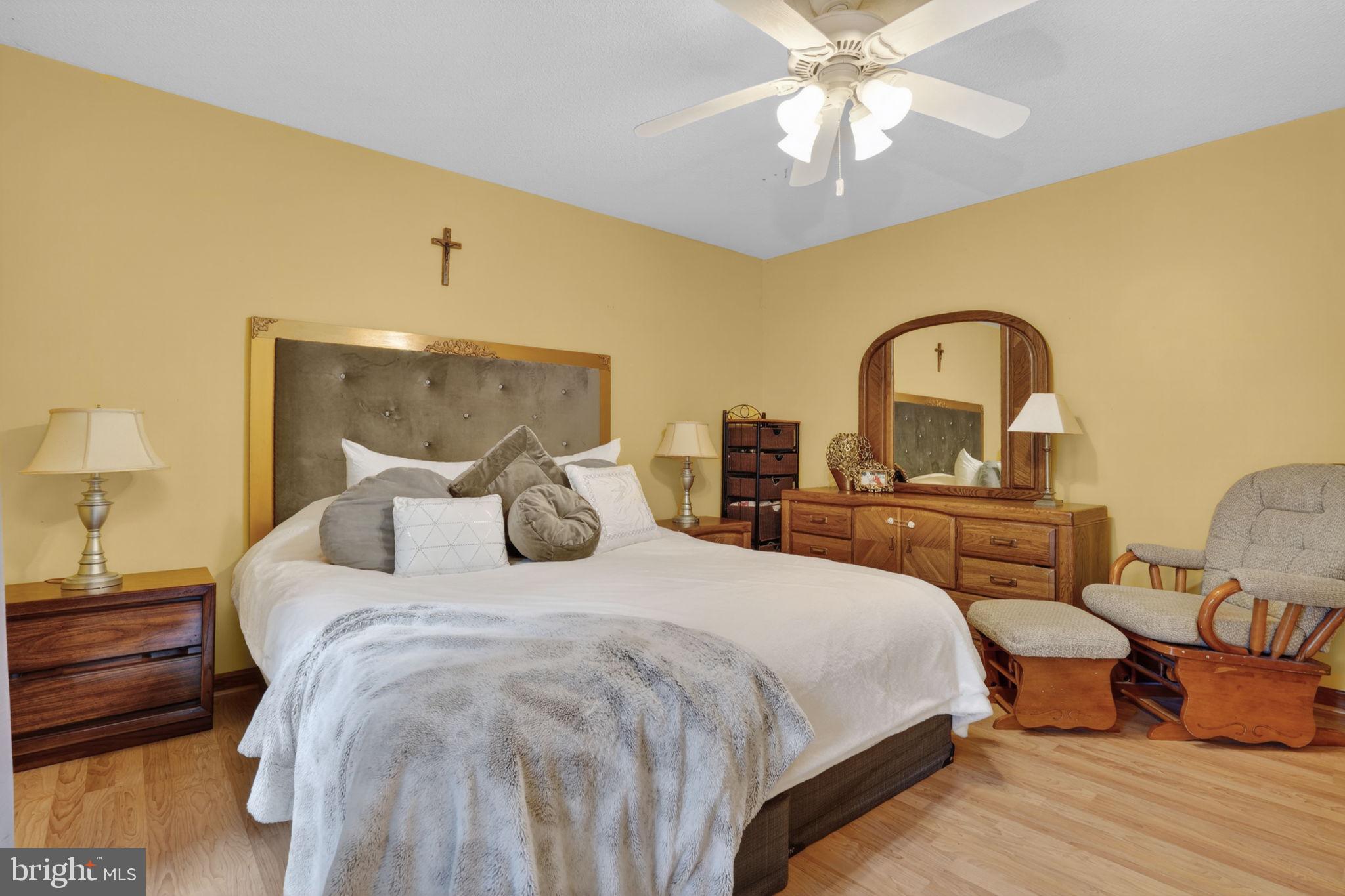 CAPTAIN'S COVE - Residential