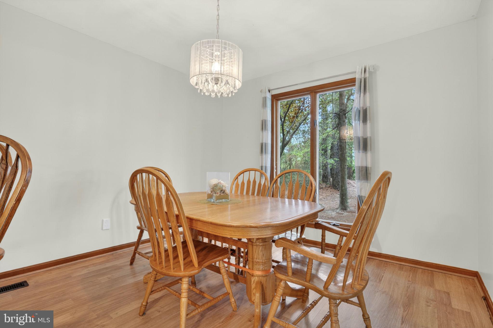 CAPTAIN'S COVE - Residential