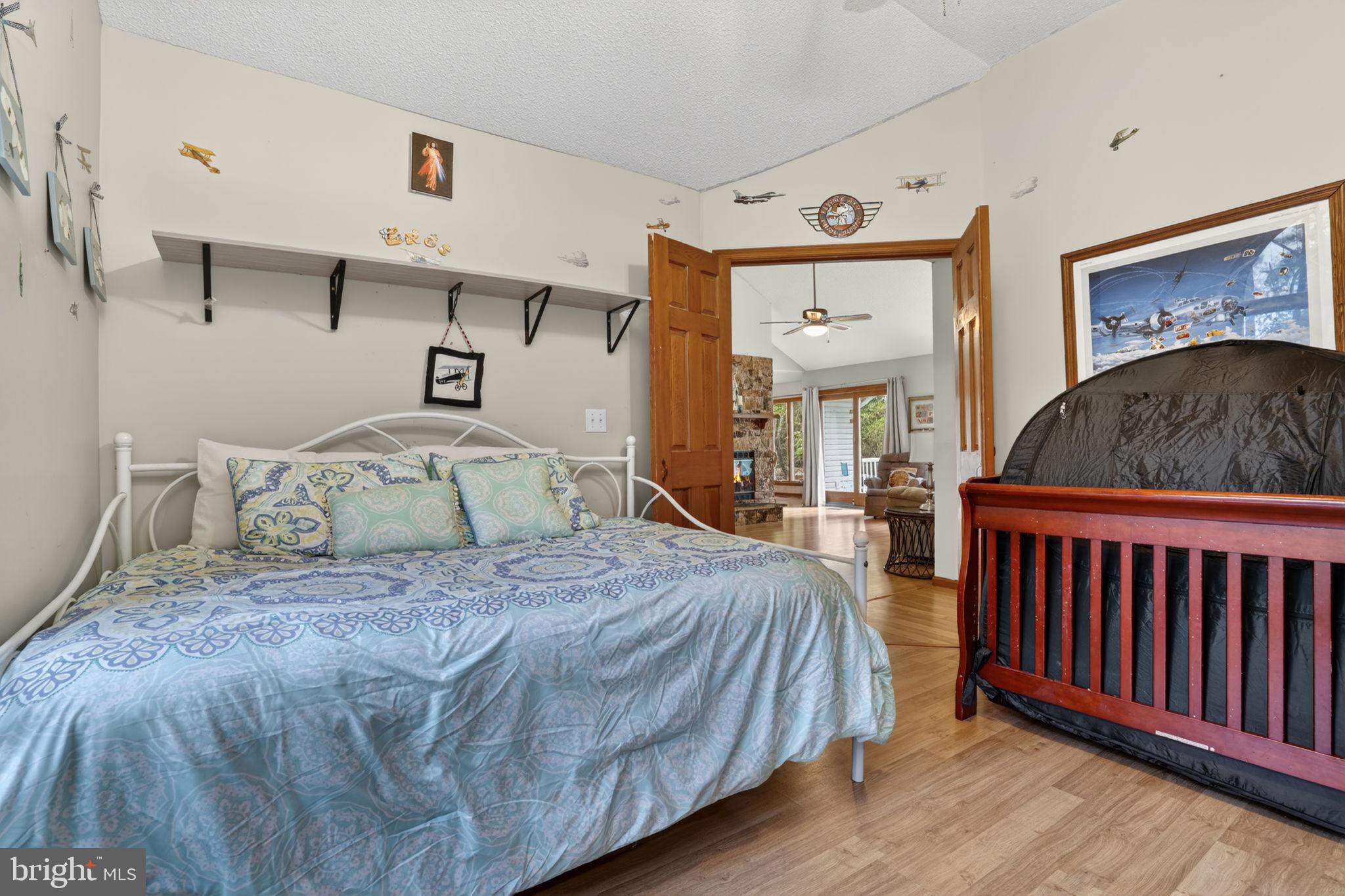 CAPTAIN'S COVE - Residential