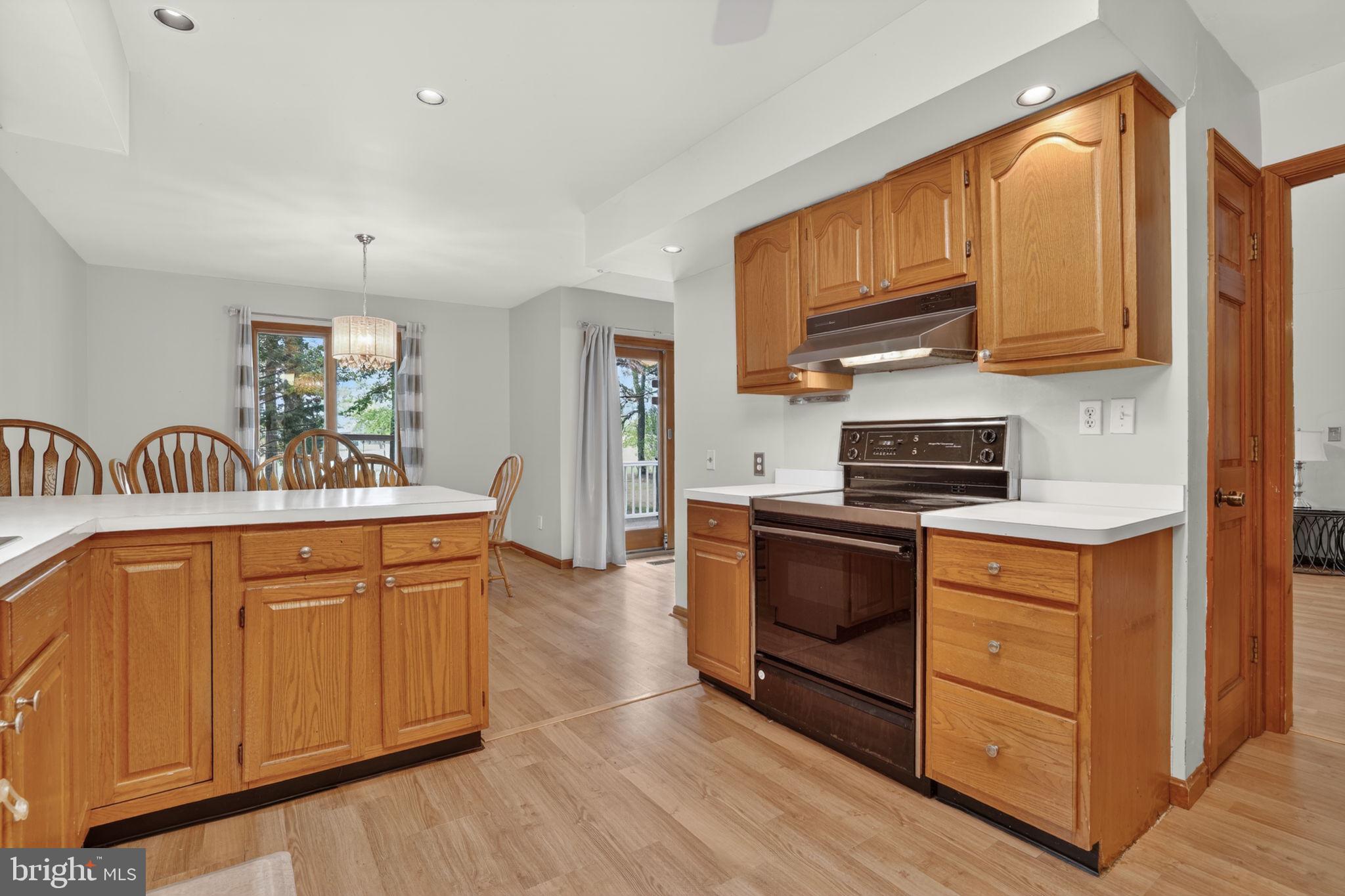 CAPTAIN'S COVE - Residential
