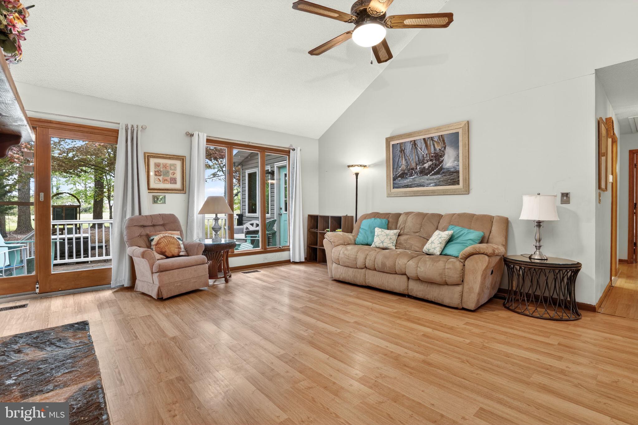 CAPTAIN'S COVE - Residential