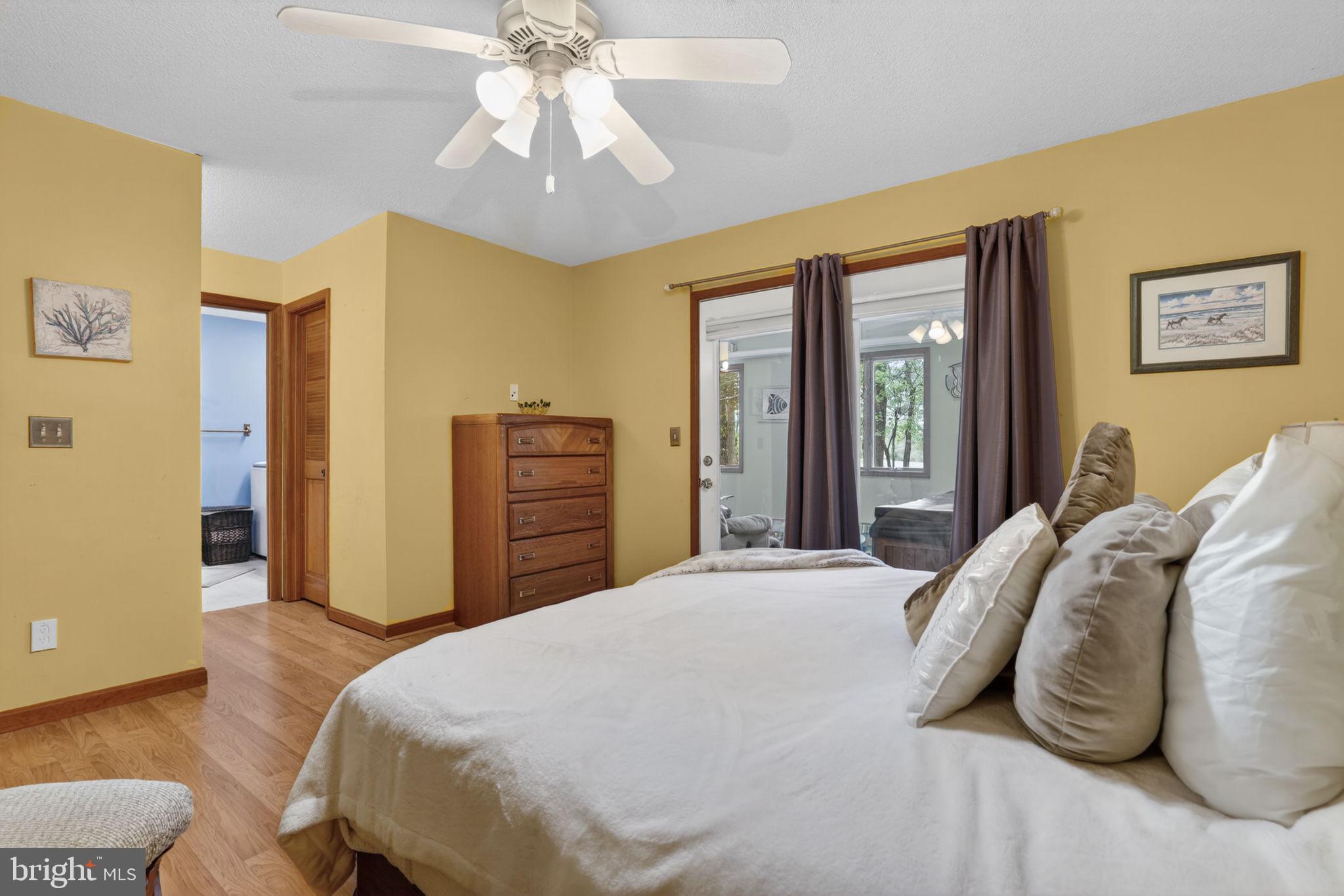 CAPTAIN'S COVE - Residential