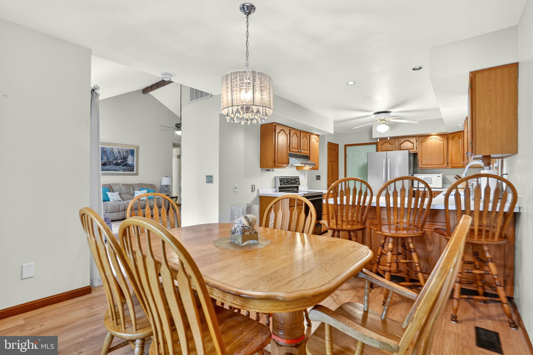 CAPTAIN'S COVE - Residential