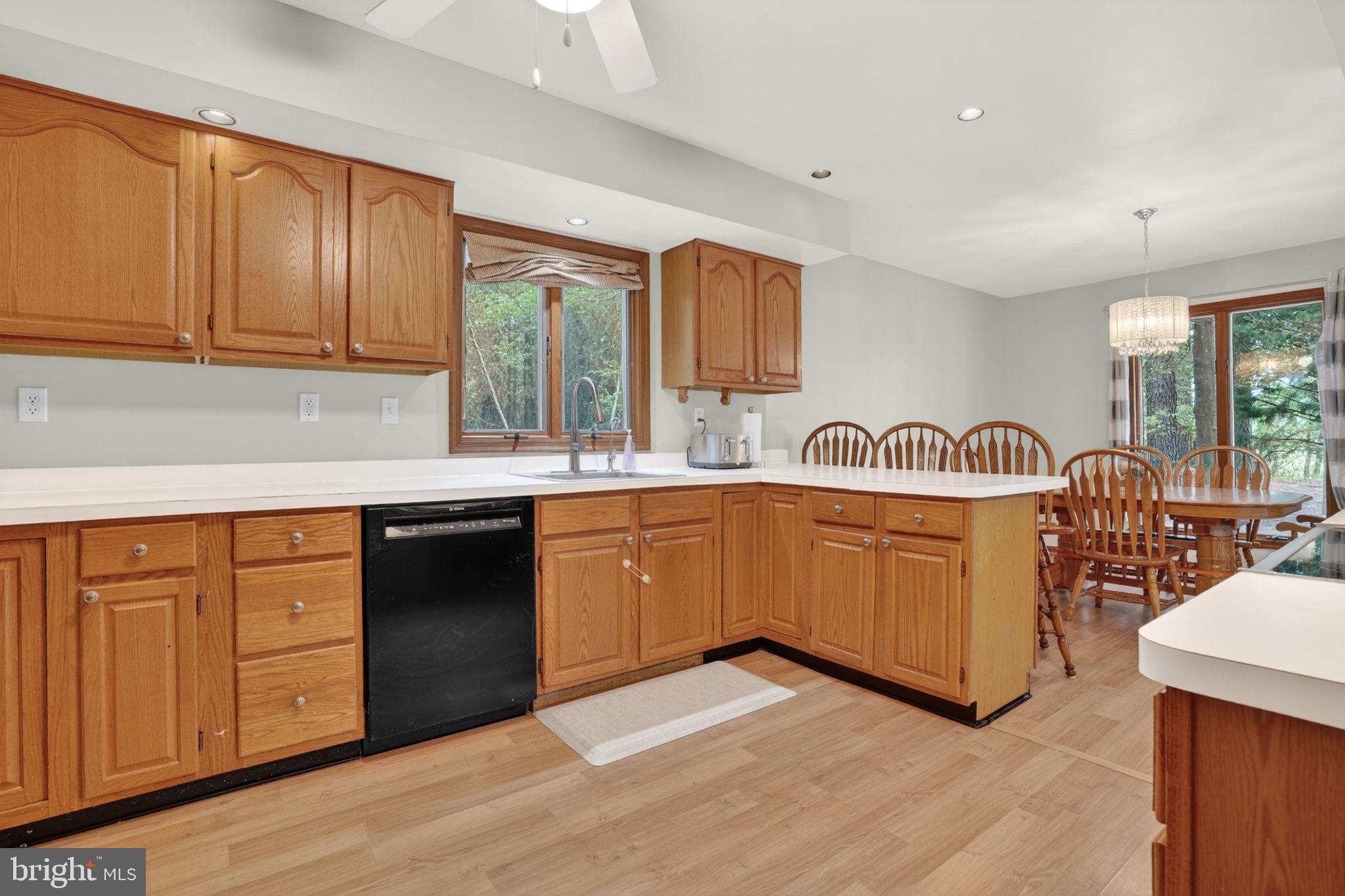 CAPTAIN'S COVE - Residential