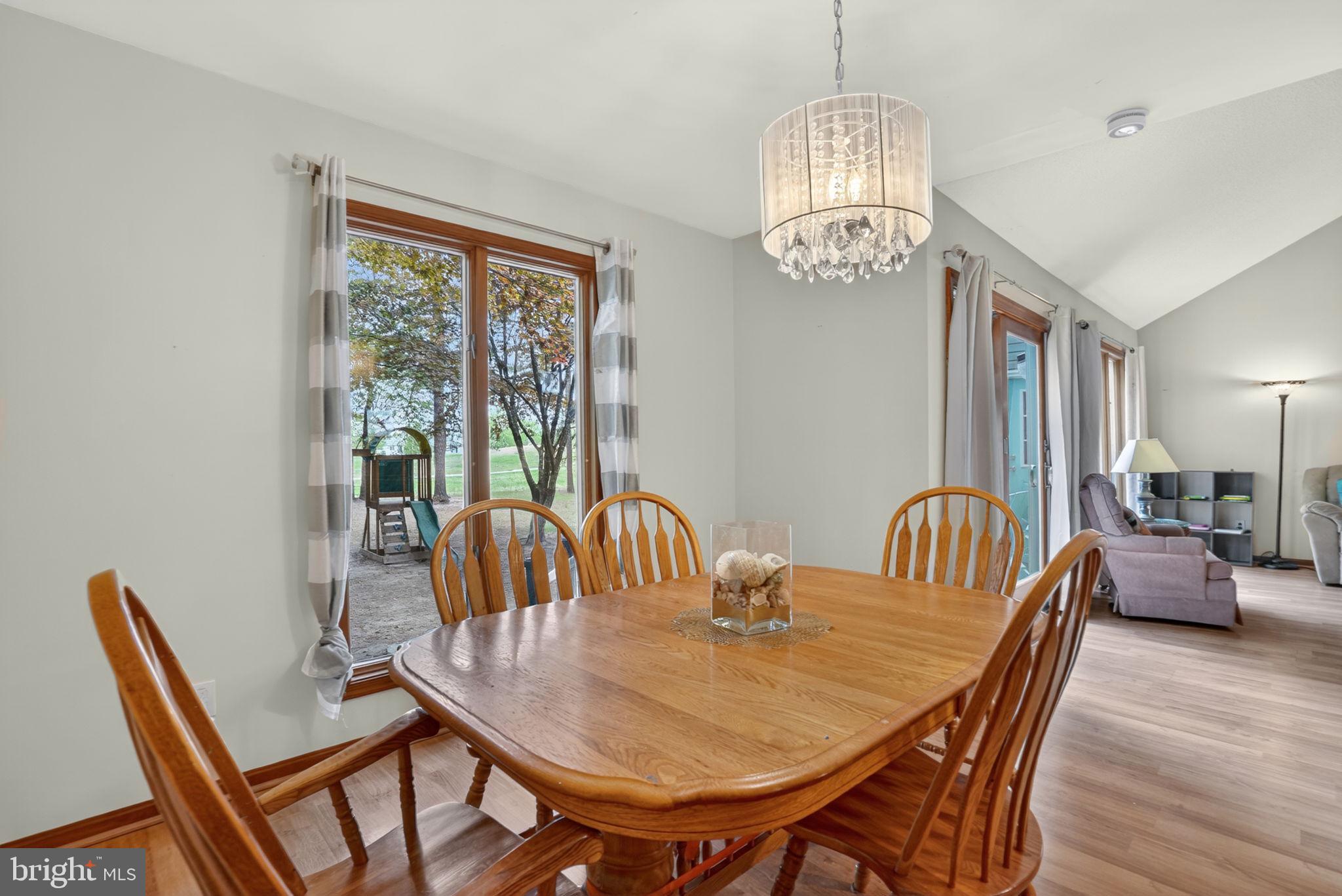 CAPTAIN'S COVE - Residential
