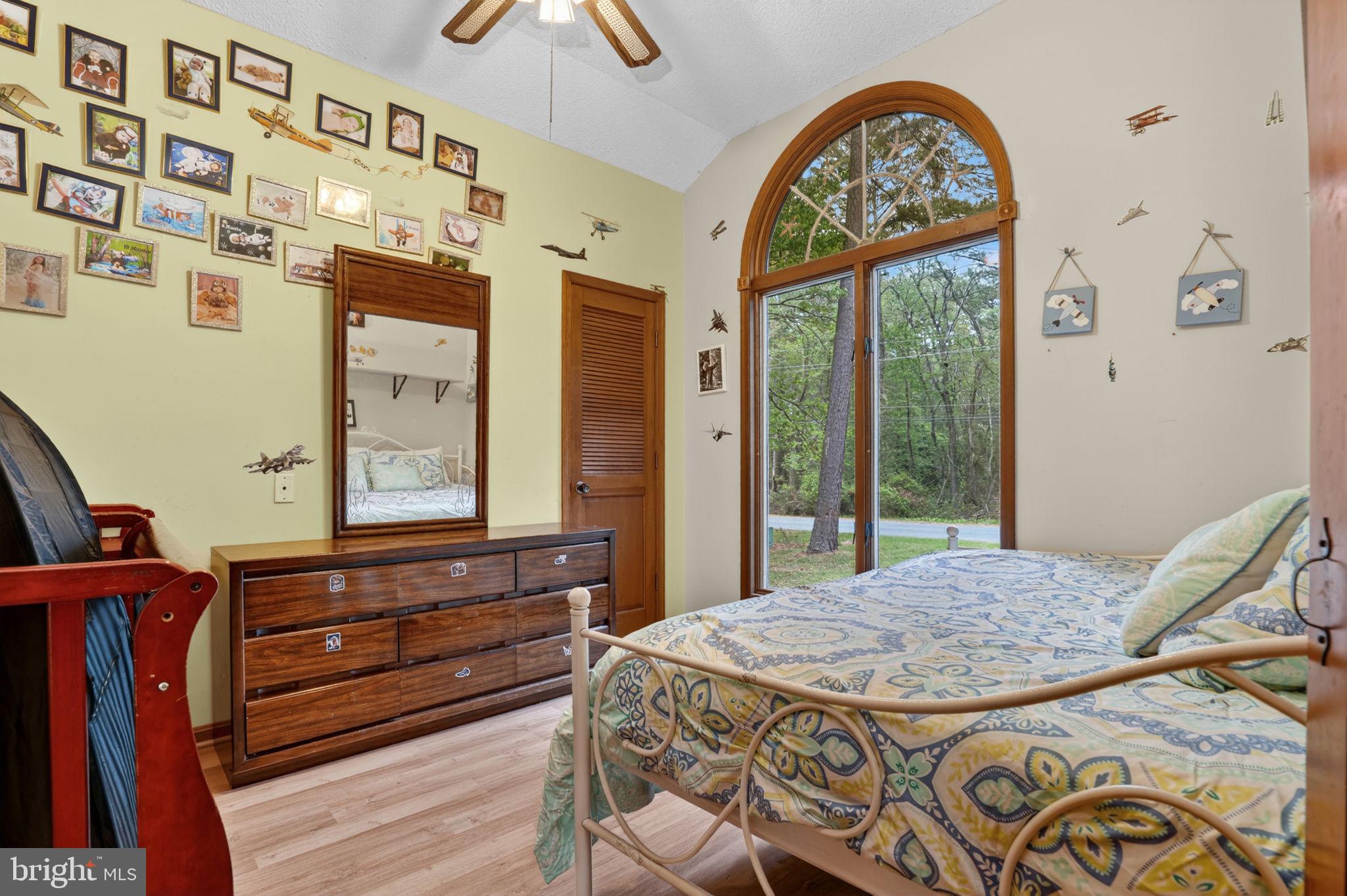 CAPTAIN'S COVE - Residential