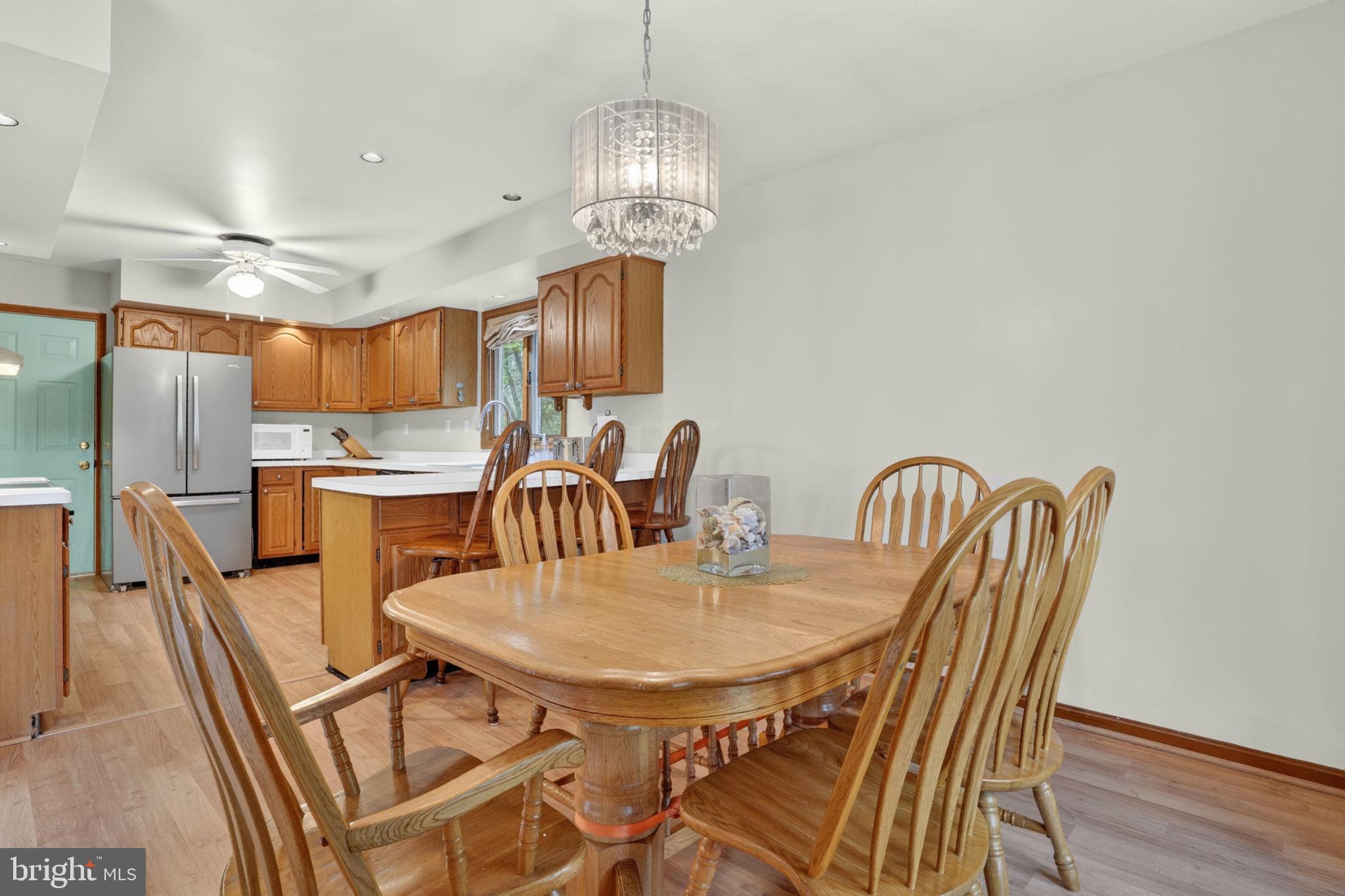 CAPTAIN'S COVE - Residential