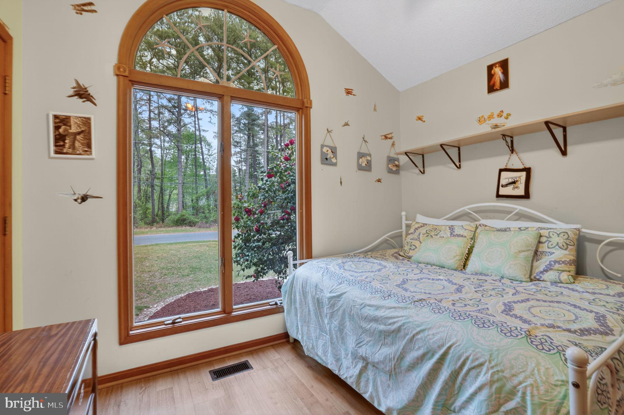 CAPTAIN'S COVE - Residential