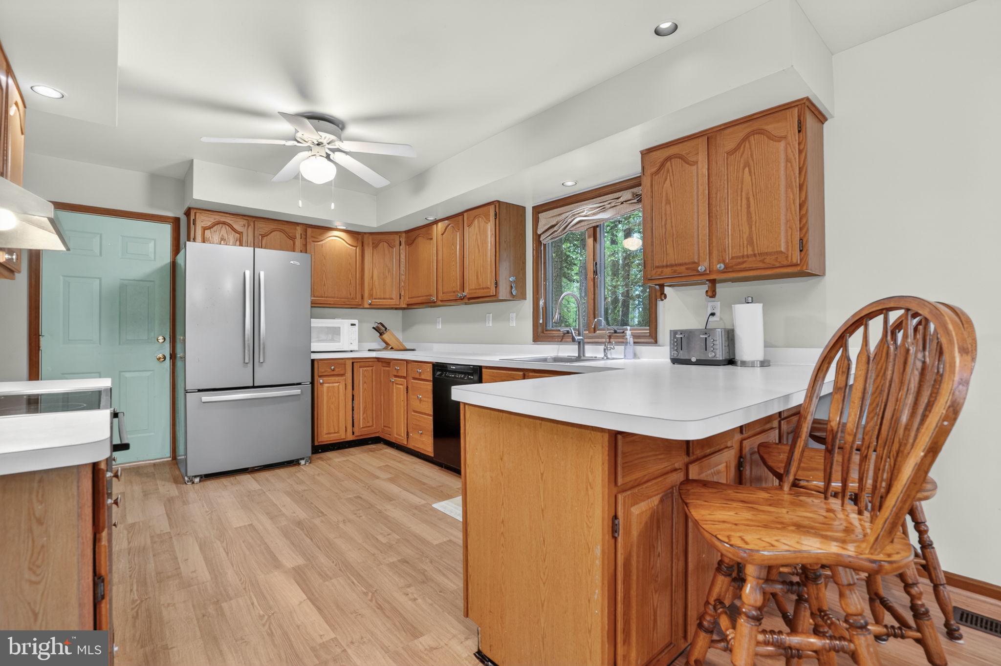 CAPTAIN'S COVE - Residential
