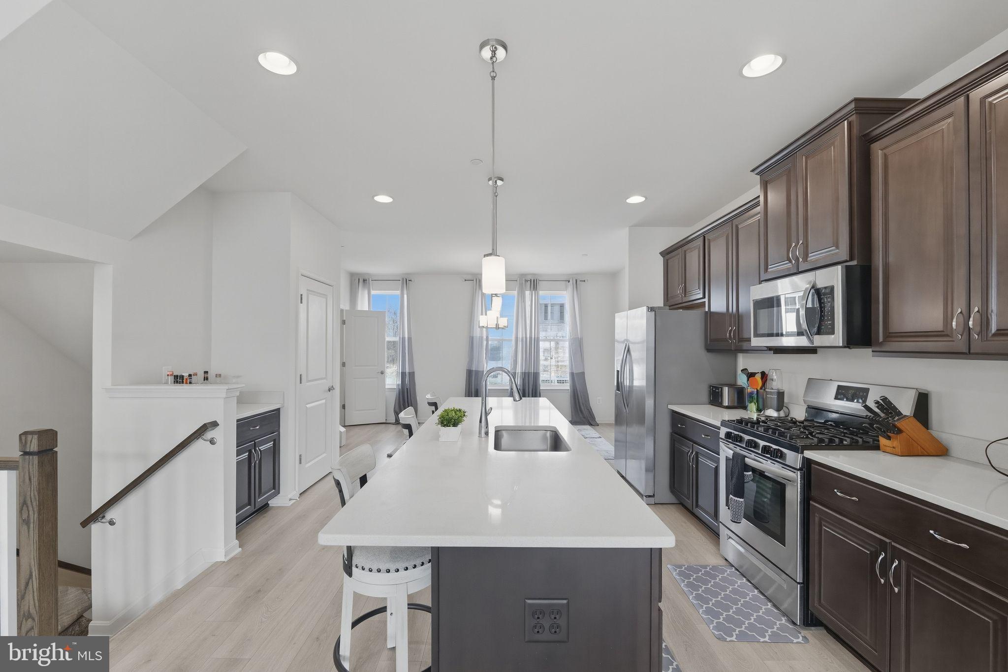 HYDE PARK OVERLOOK - Residential