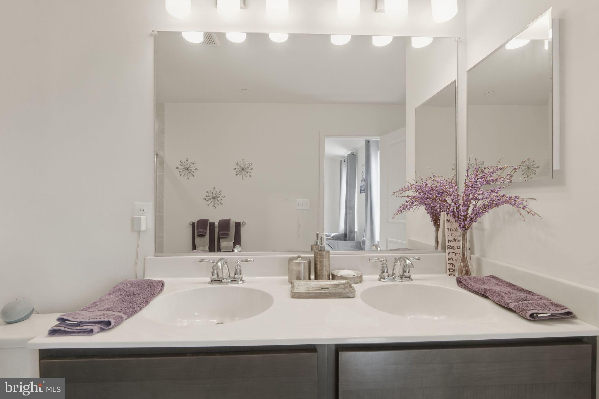 HYDE PARK OVERLOOK - Residential