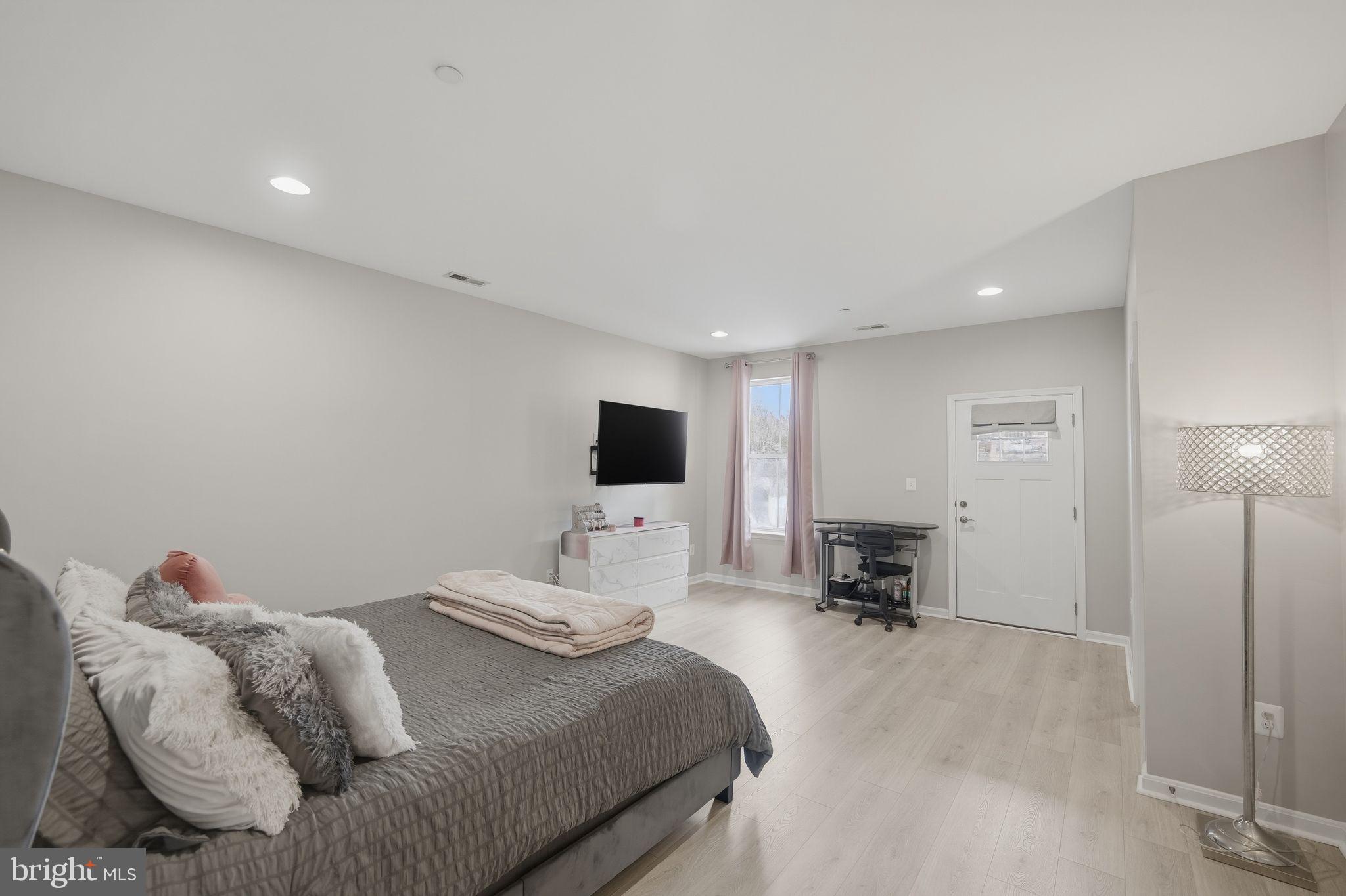 HYDE PARK OVERLOOK - Residential