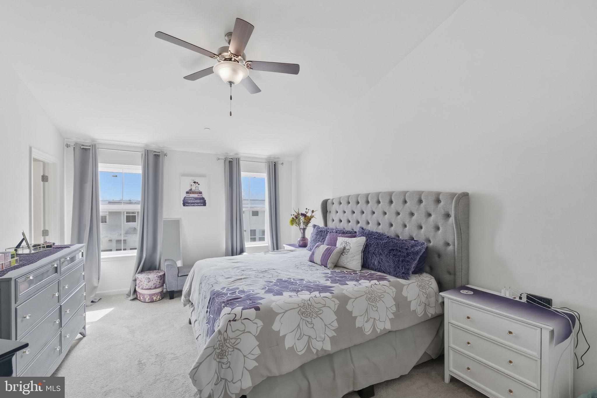 HYDE PARK OVERLOOK - Residential