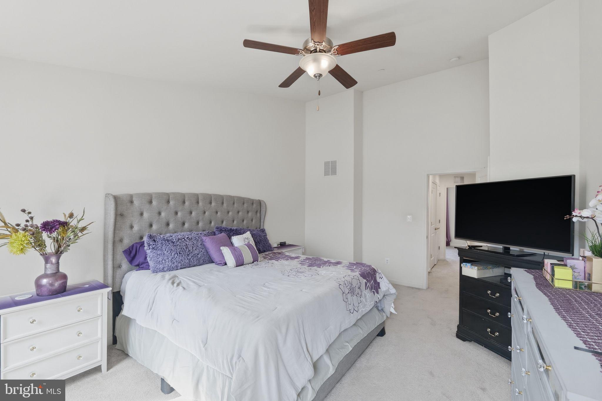 HYDE PARK OVERLOOK - Residential