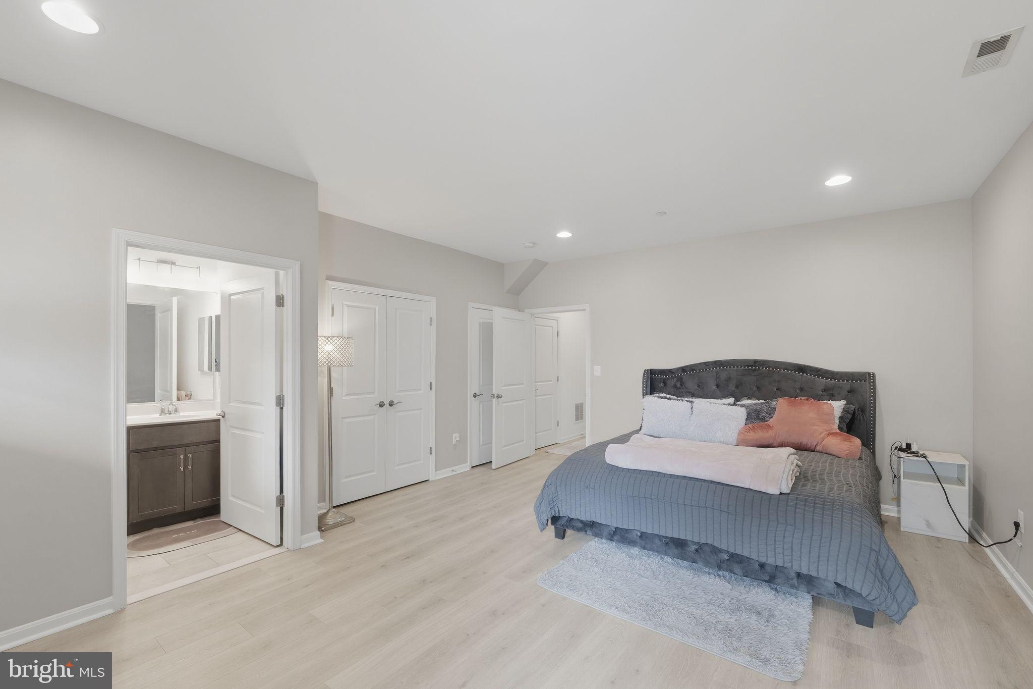 HYDE PARK OVERLOOK - Residential