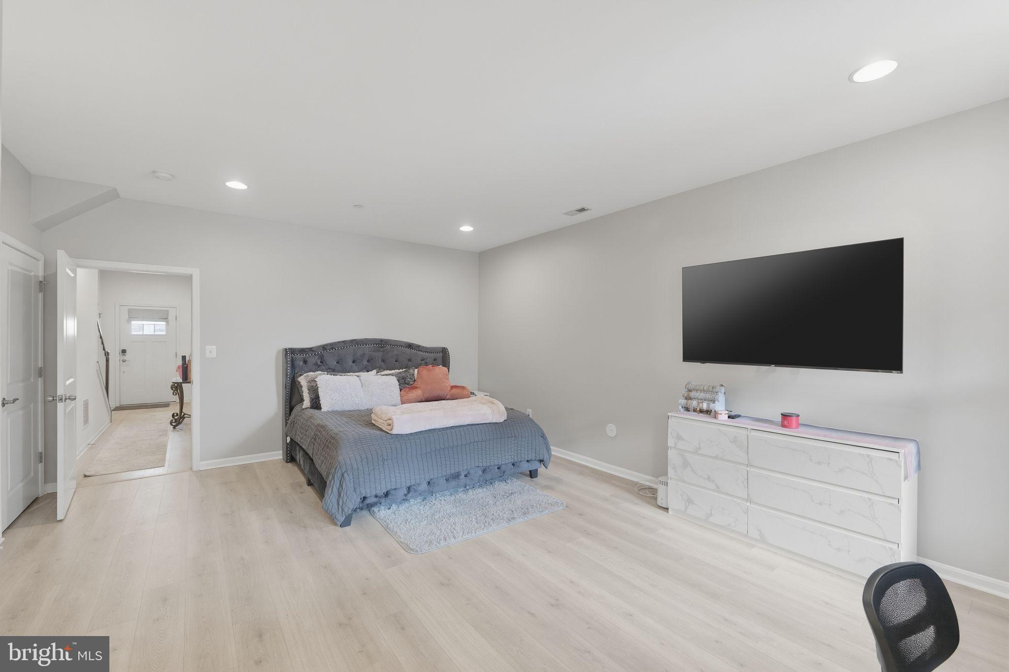 HYDE PARK OVERLOOK - Residential