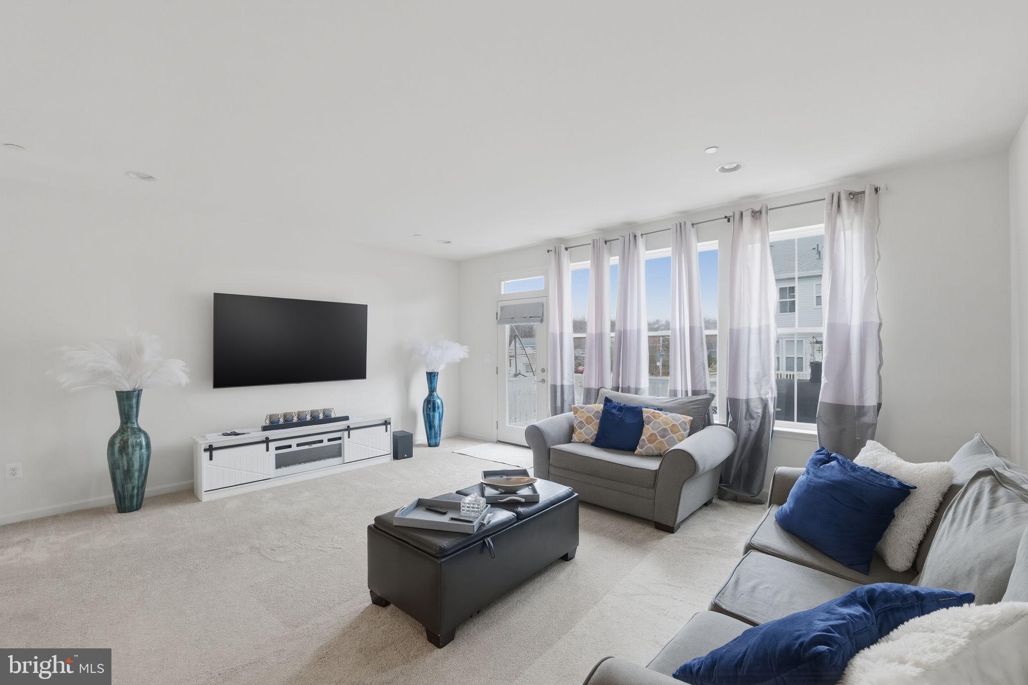 HYDE PARK OVERLOOK - Residential