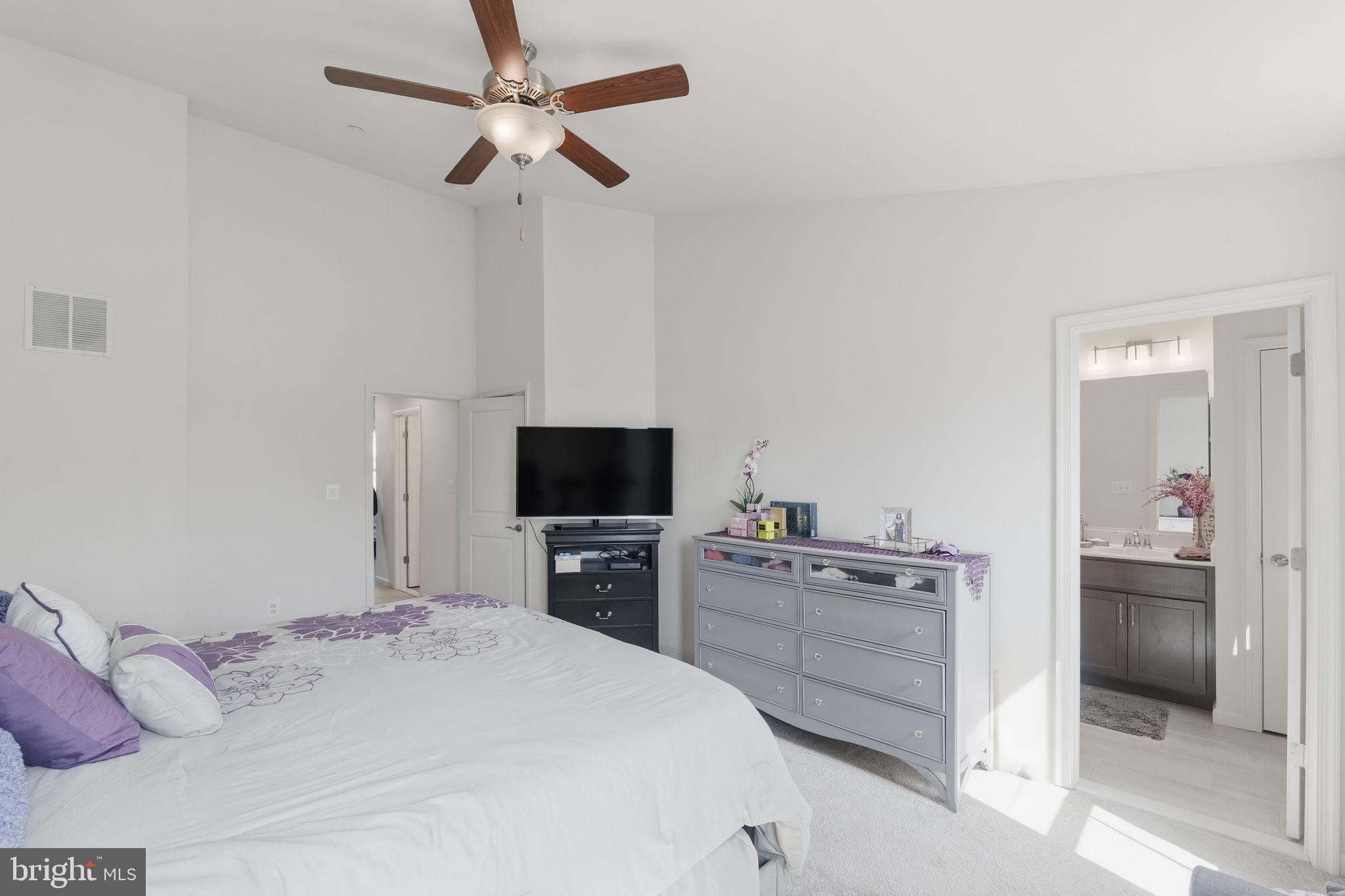 HYDE PARK OVERLOOK - Residential