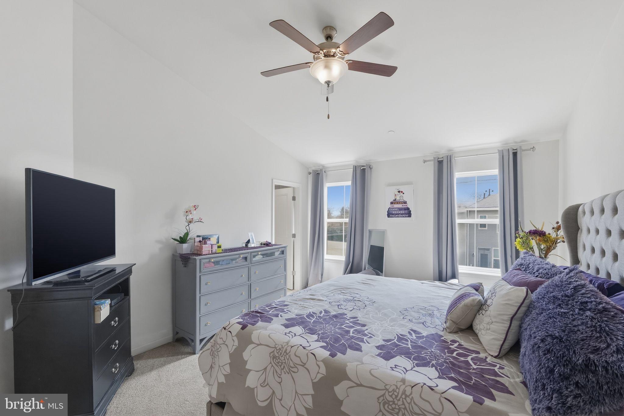 HYDE PARK OVERLOOK - Residential