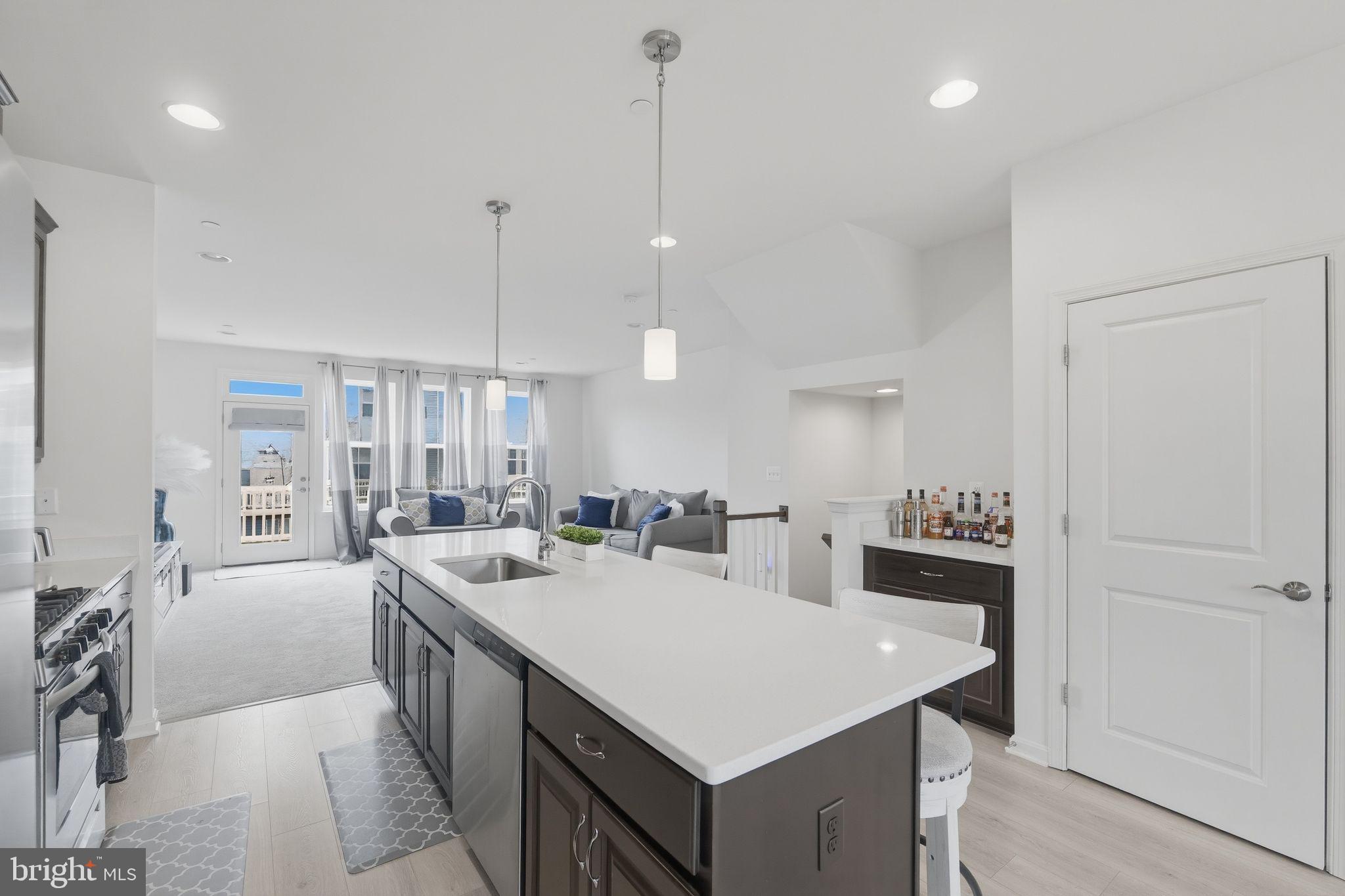 HYDE PARK OVERLOOK - Residential