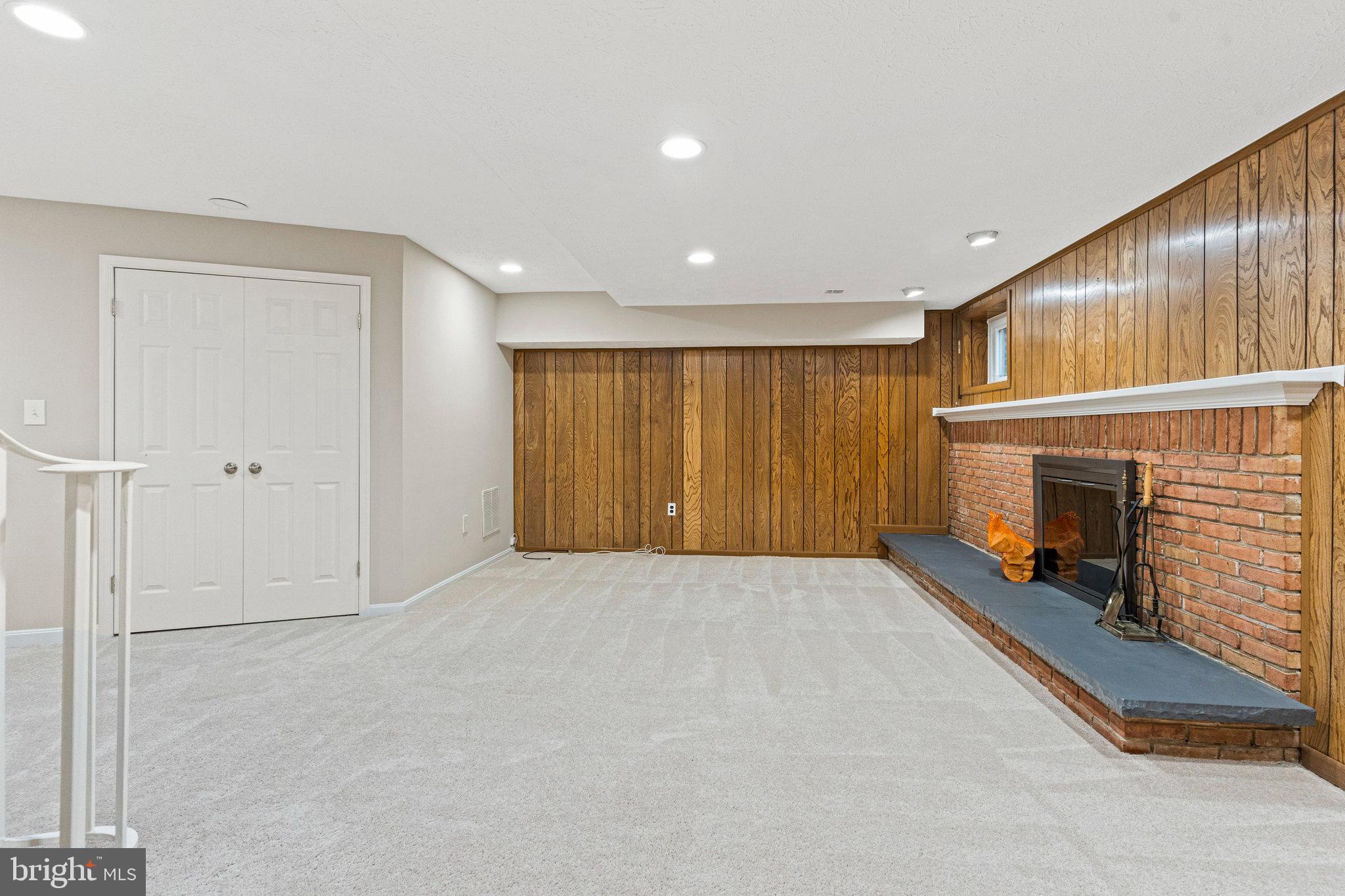 GREENTREE VILLAGE - Residential Lease