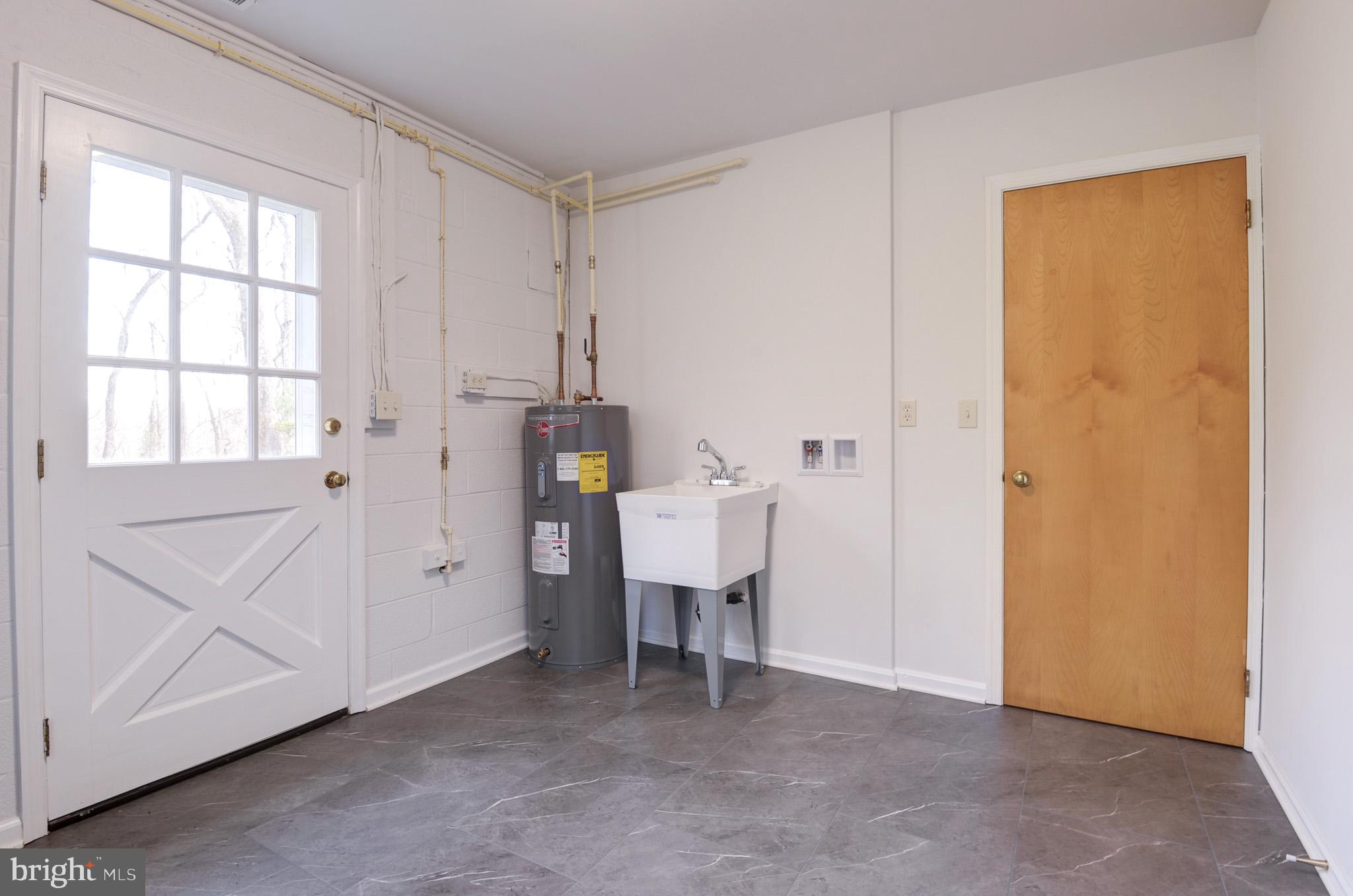 BLUE RIDGE CHASE - Residential