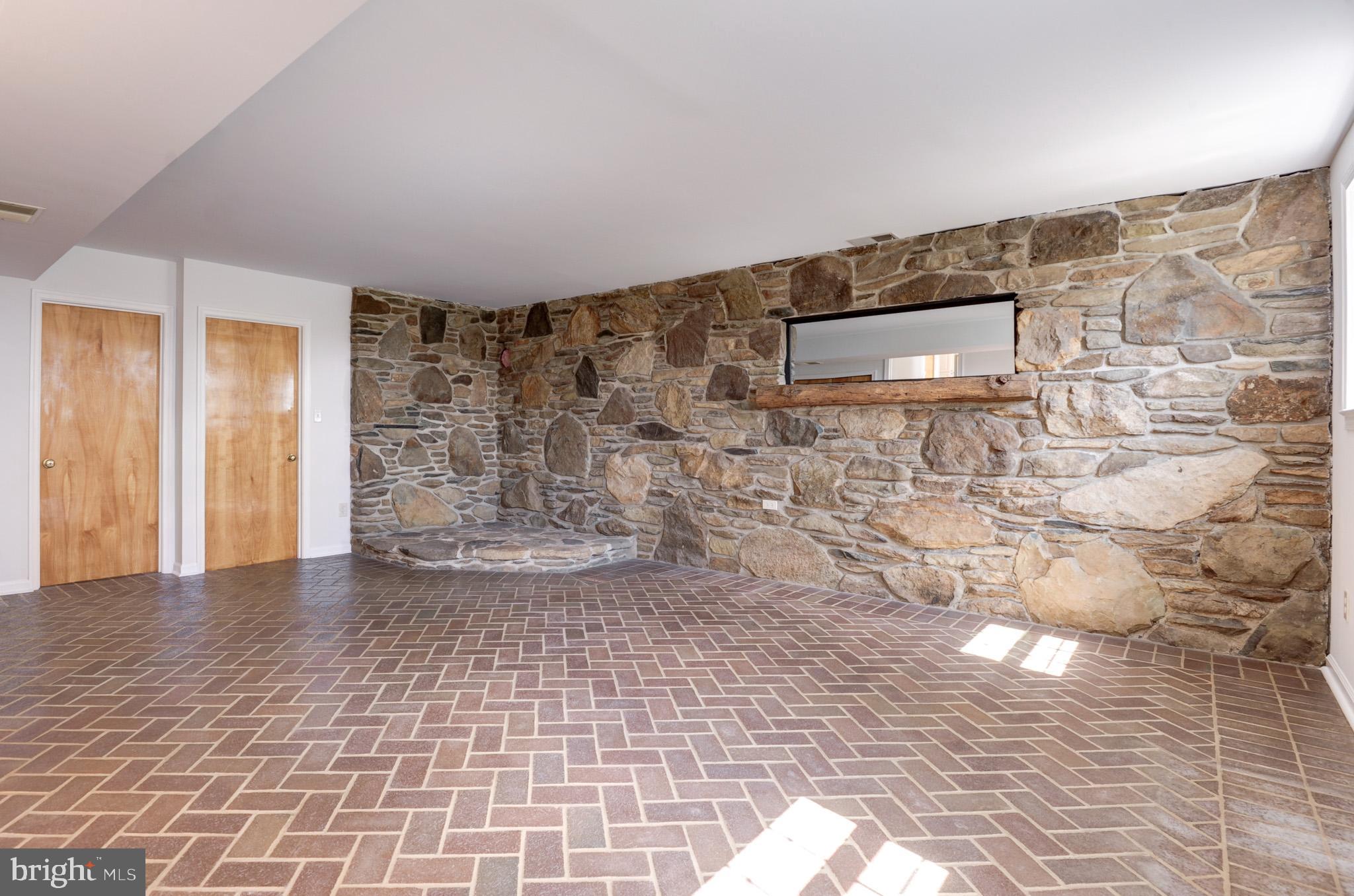 BLUE RIDGE CHASE - Residential