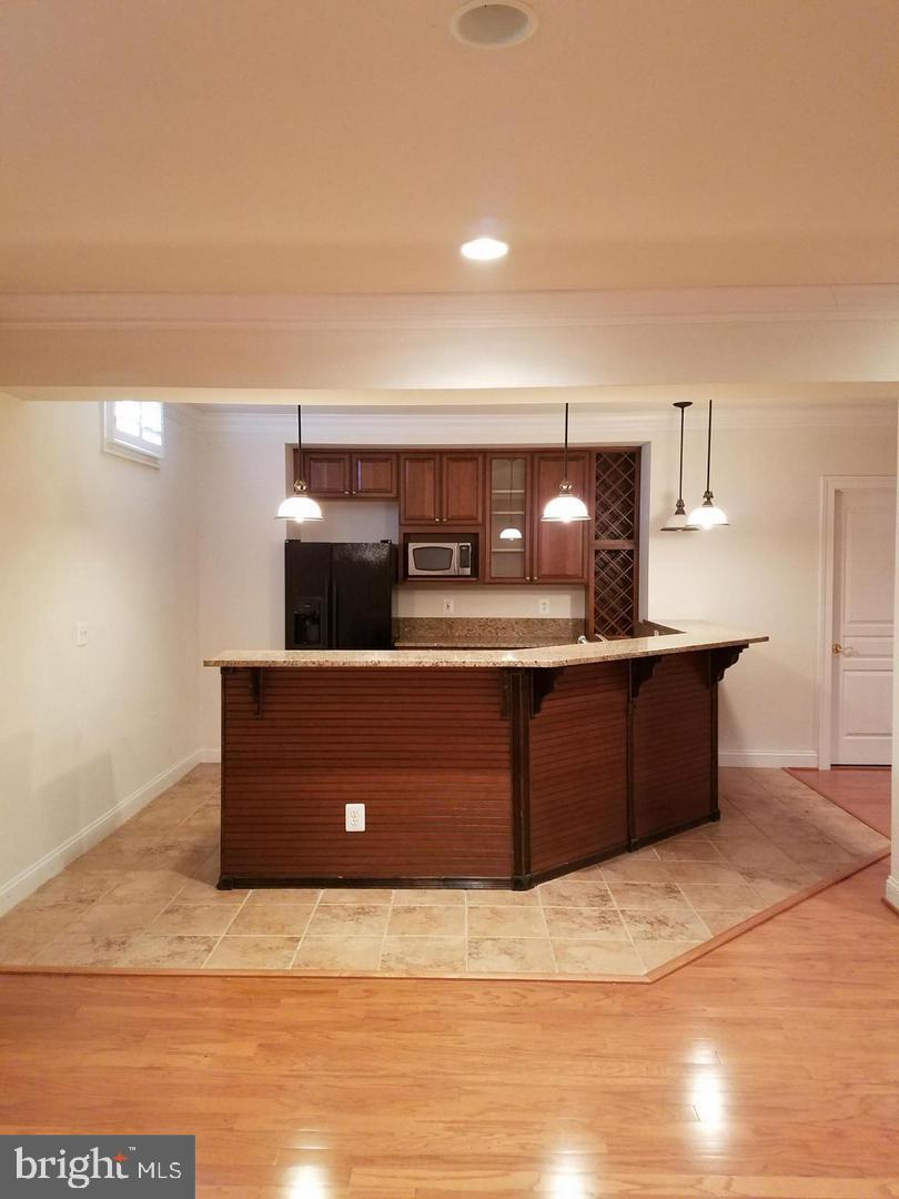 LAUREL HILL LANDBAY - Residential Lease