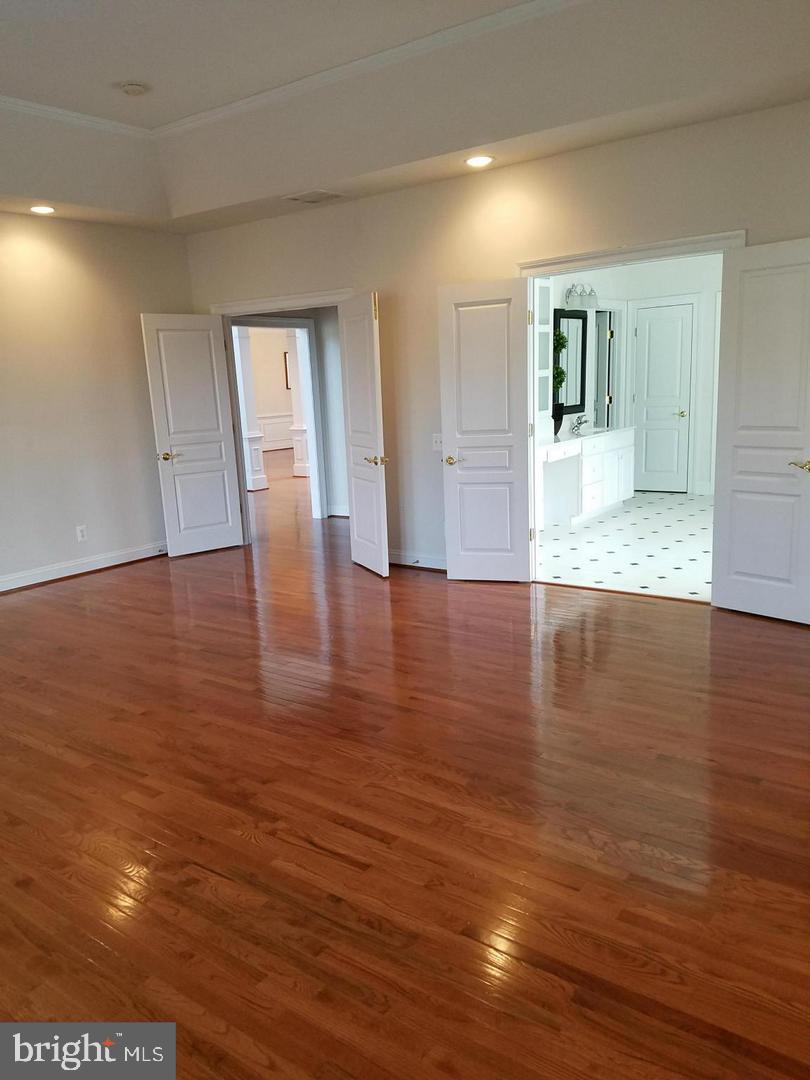 LAUREL HILL LANDBAY - Residential Lease