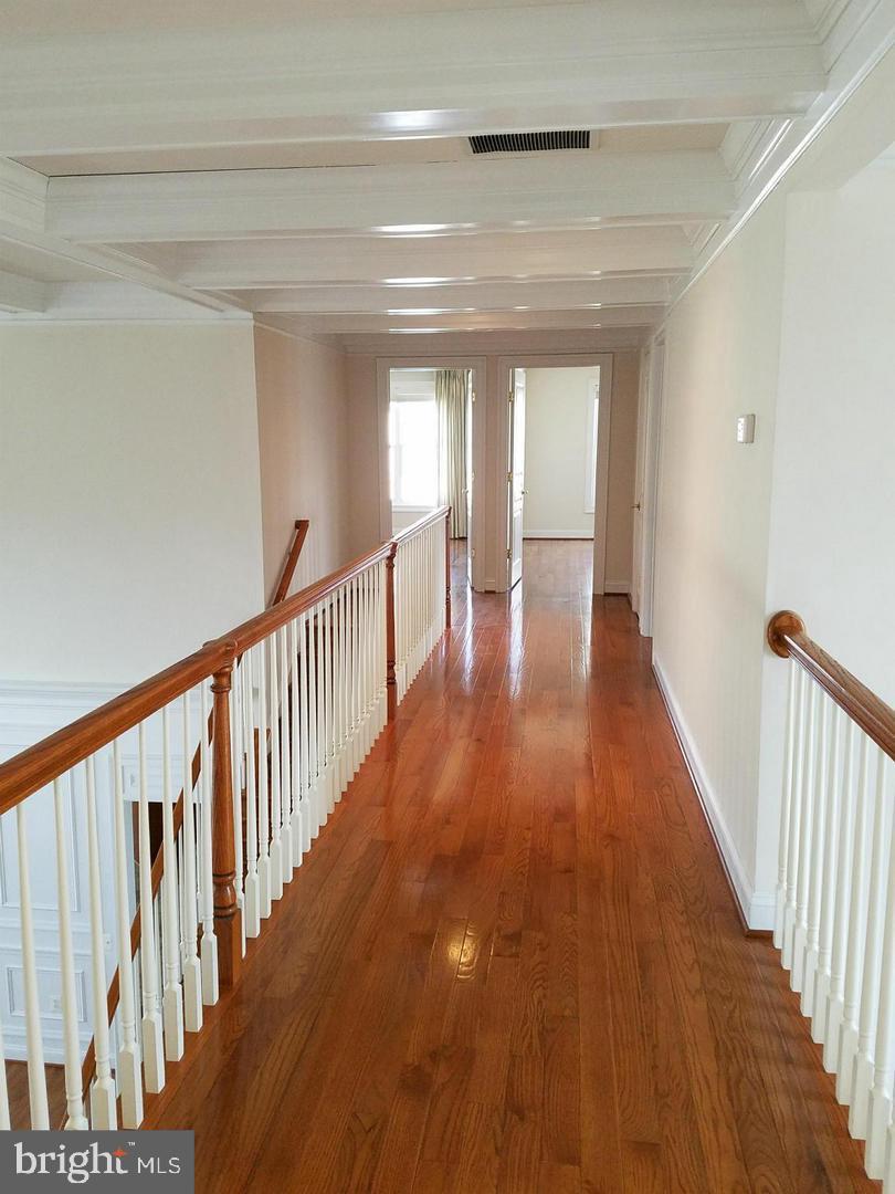 LAUREL HILL LANDBAY - Residential Lease