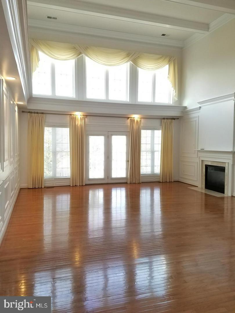 LAUREL HILL LANDBAY - Residential Lease