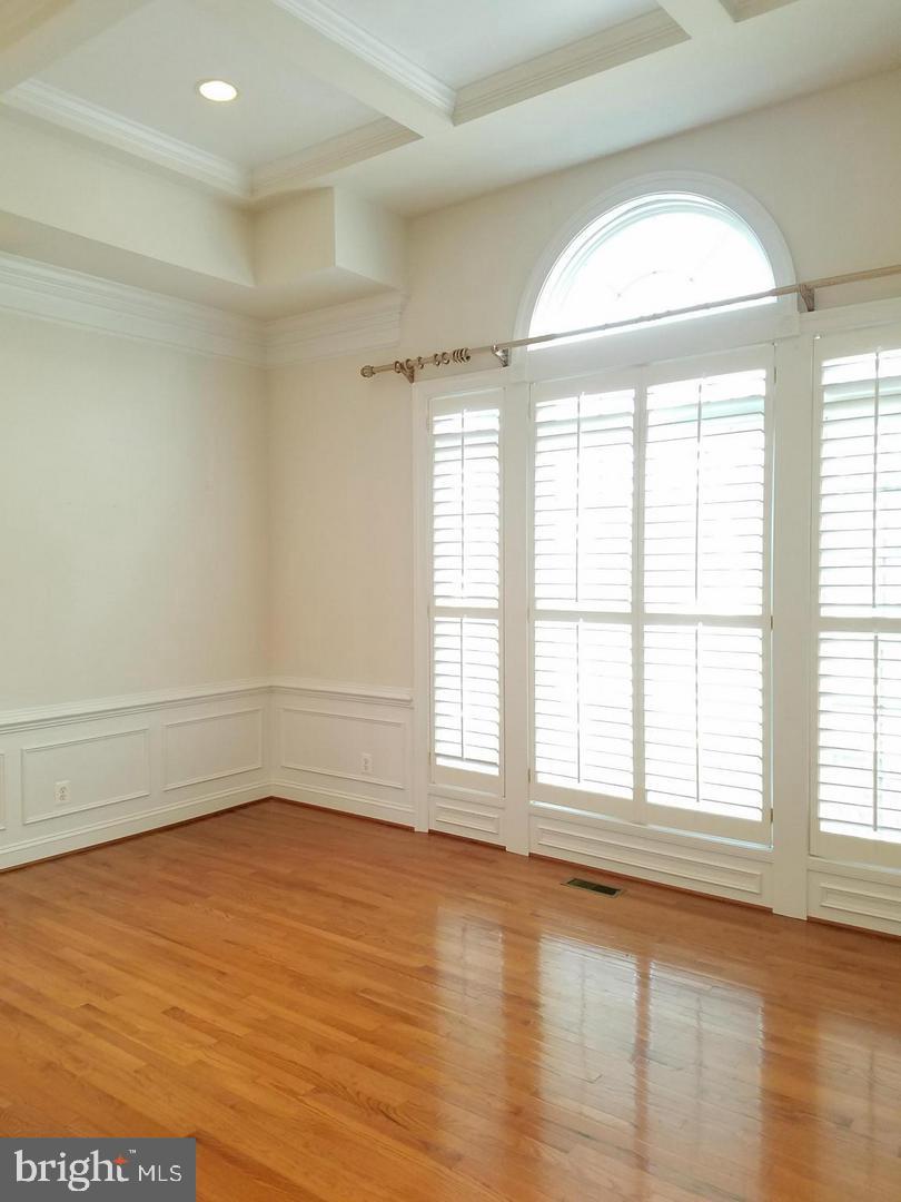 LAUREL HILL LANDBAY - Residential Lease