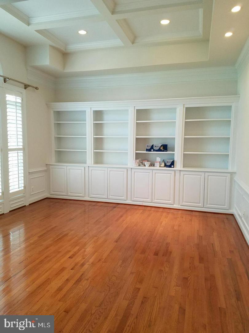 LAUREL HILL LANDBAY - Residential Lease