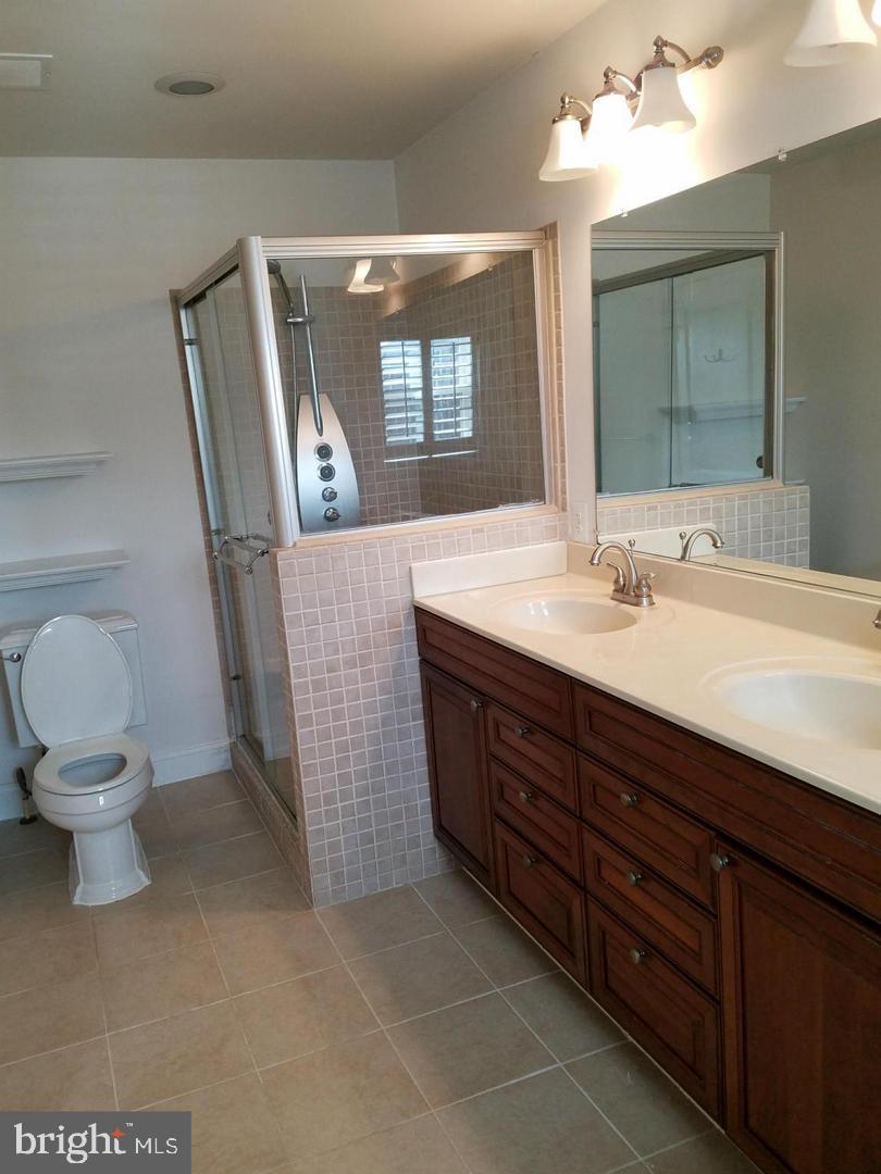 LAUREL HILL LANDBAY - Residential Lease