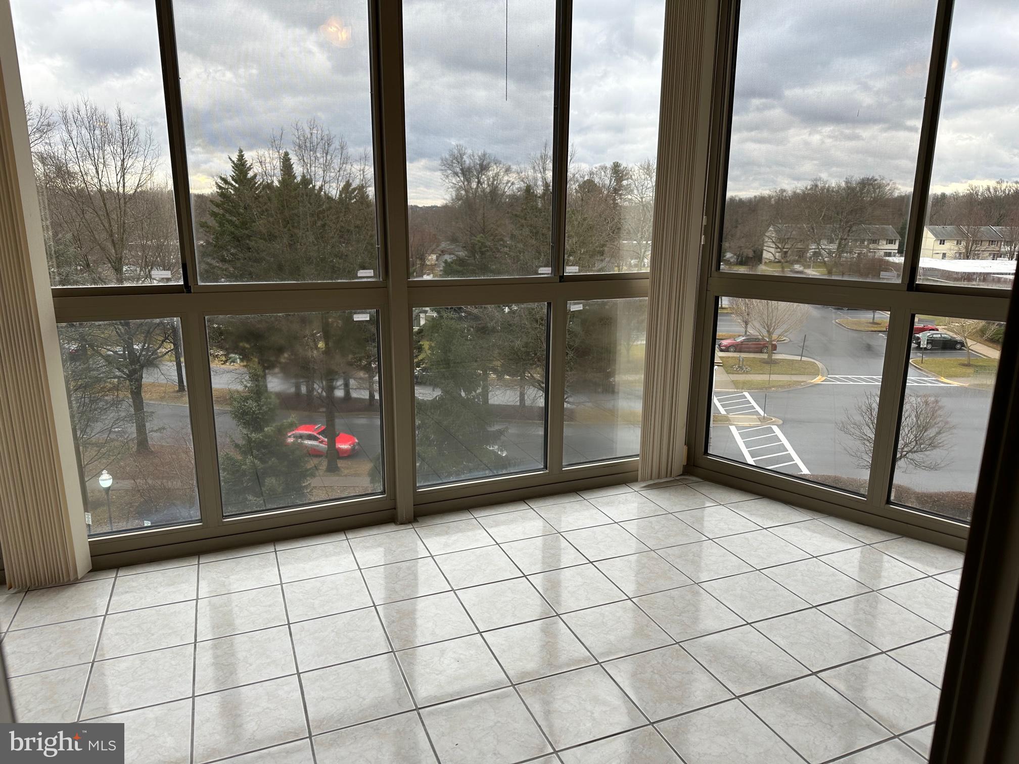 TURNBERRY COURTS AT LEIS - Residential