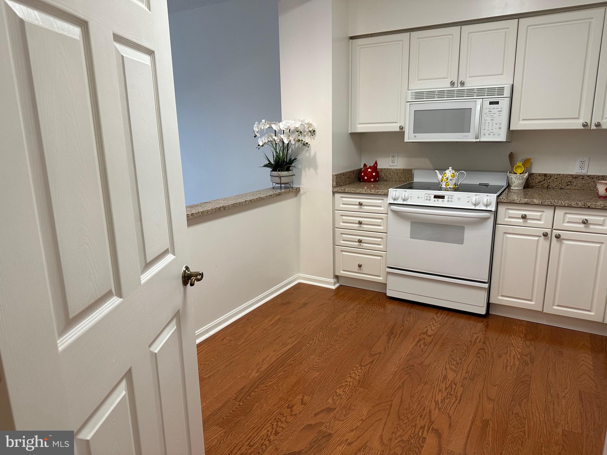 TURNBERRY COURTS AT LEIS - Residential