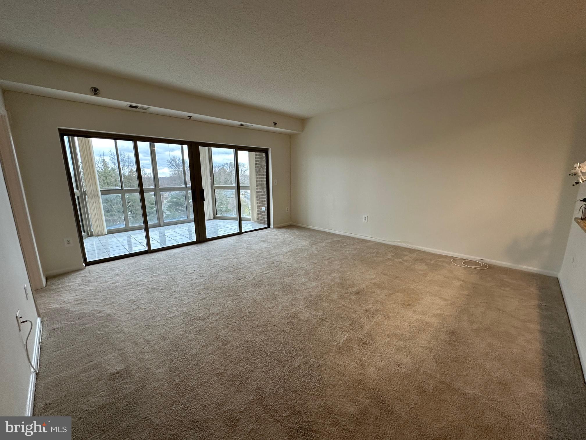 TURNBERRY COURTS AT LEIS - Residential