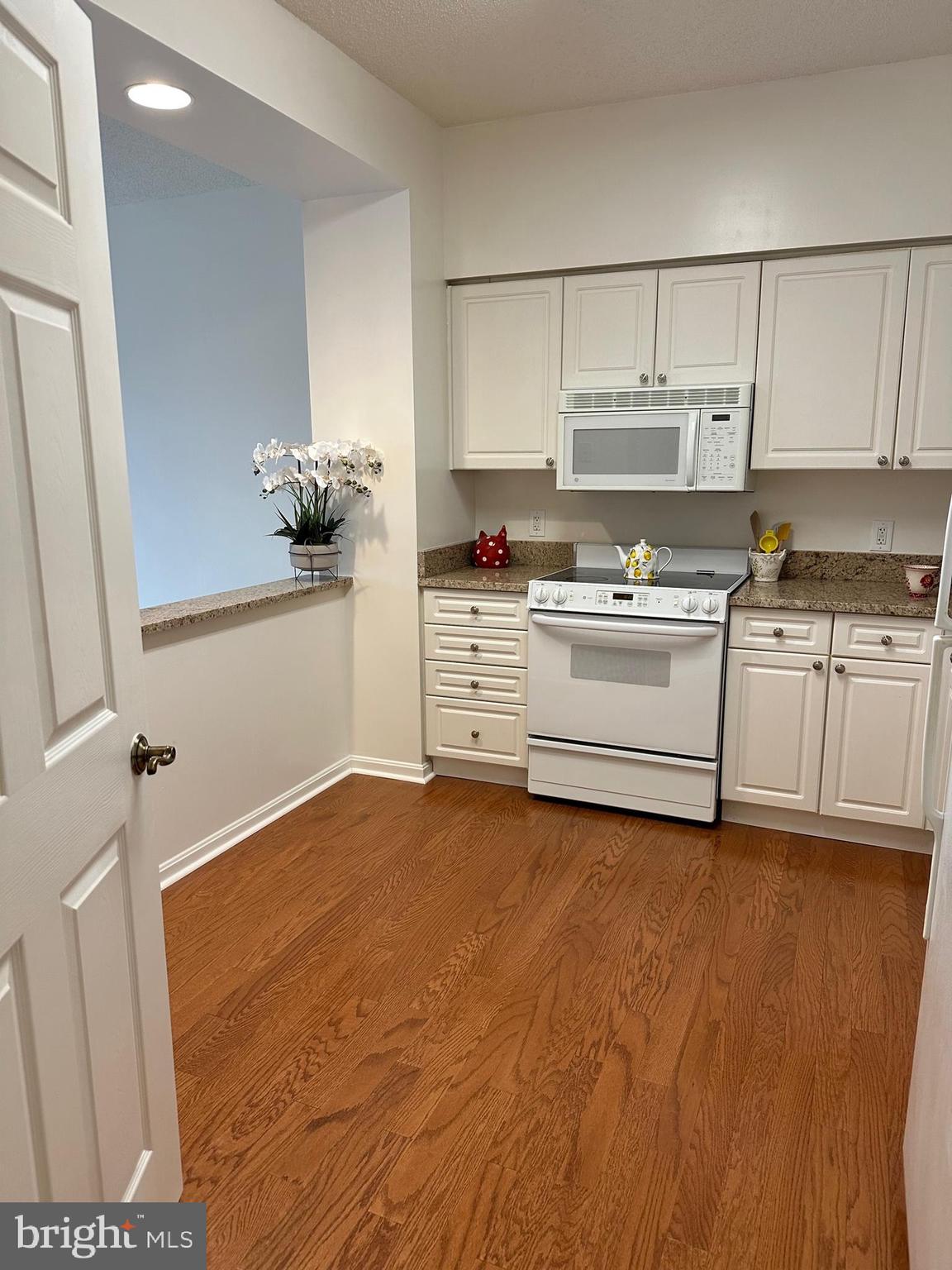 TURNBERRY COURTS AT LEIS - Residential