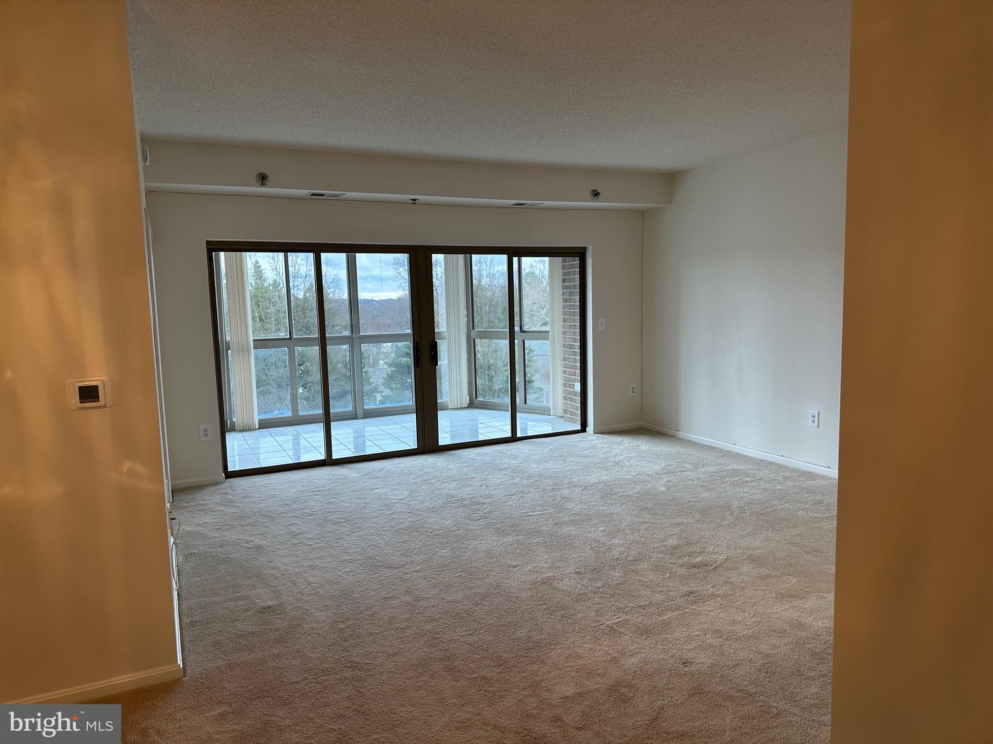 TURNBERRY COURTS AT LEIS - Residential